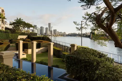 102/241 Wellington Road, East Brisbane Sold by Queensland Sotheby's International Realty