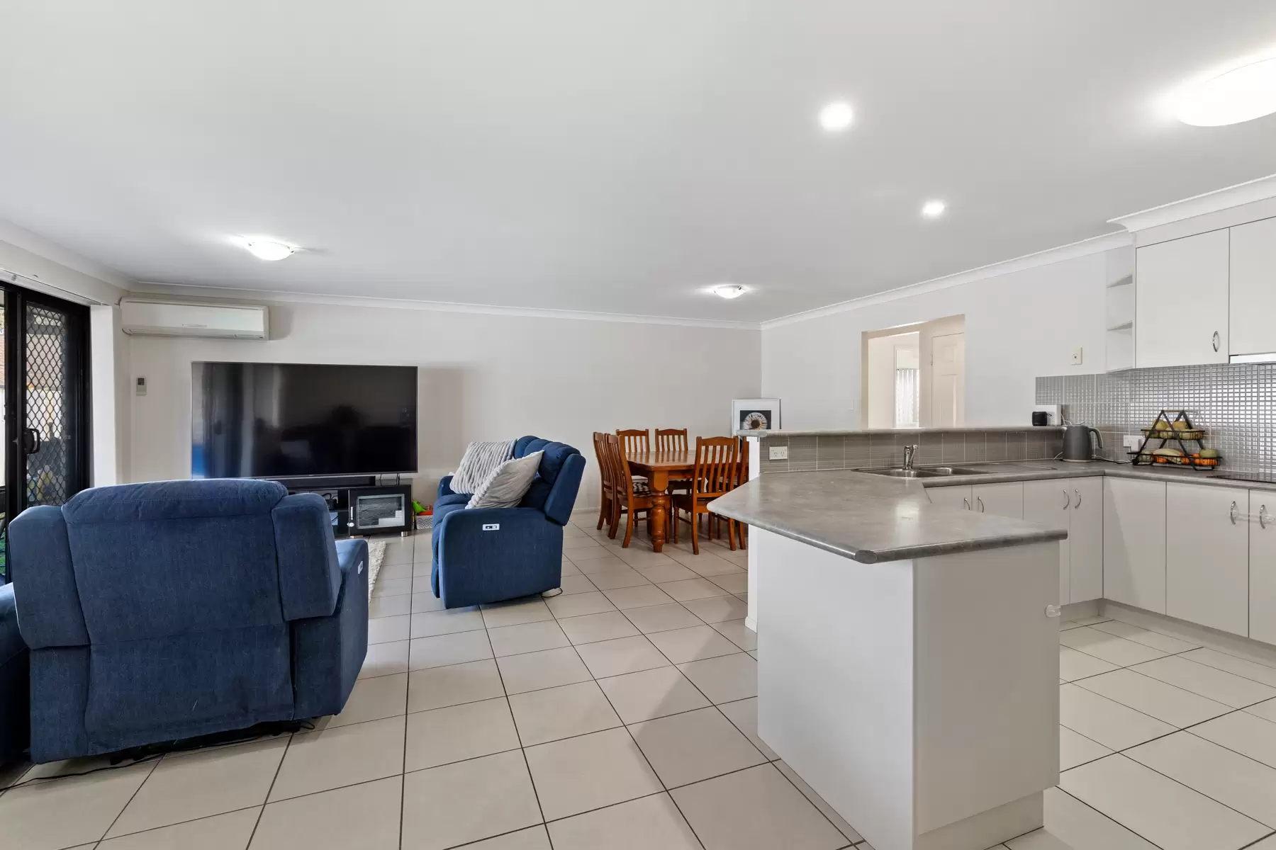 3 Cecilia Close, Thornlands Sold by Queensland Sotheby's International Realty - image 1