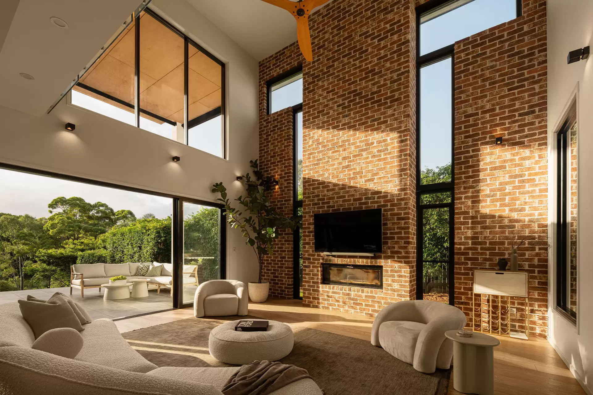 65 Bedford Street, Gordon Park Sold by Queensland Sotheby's International Realty - image 1