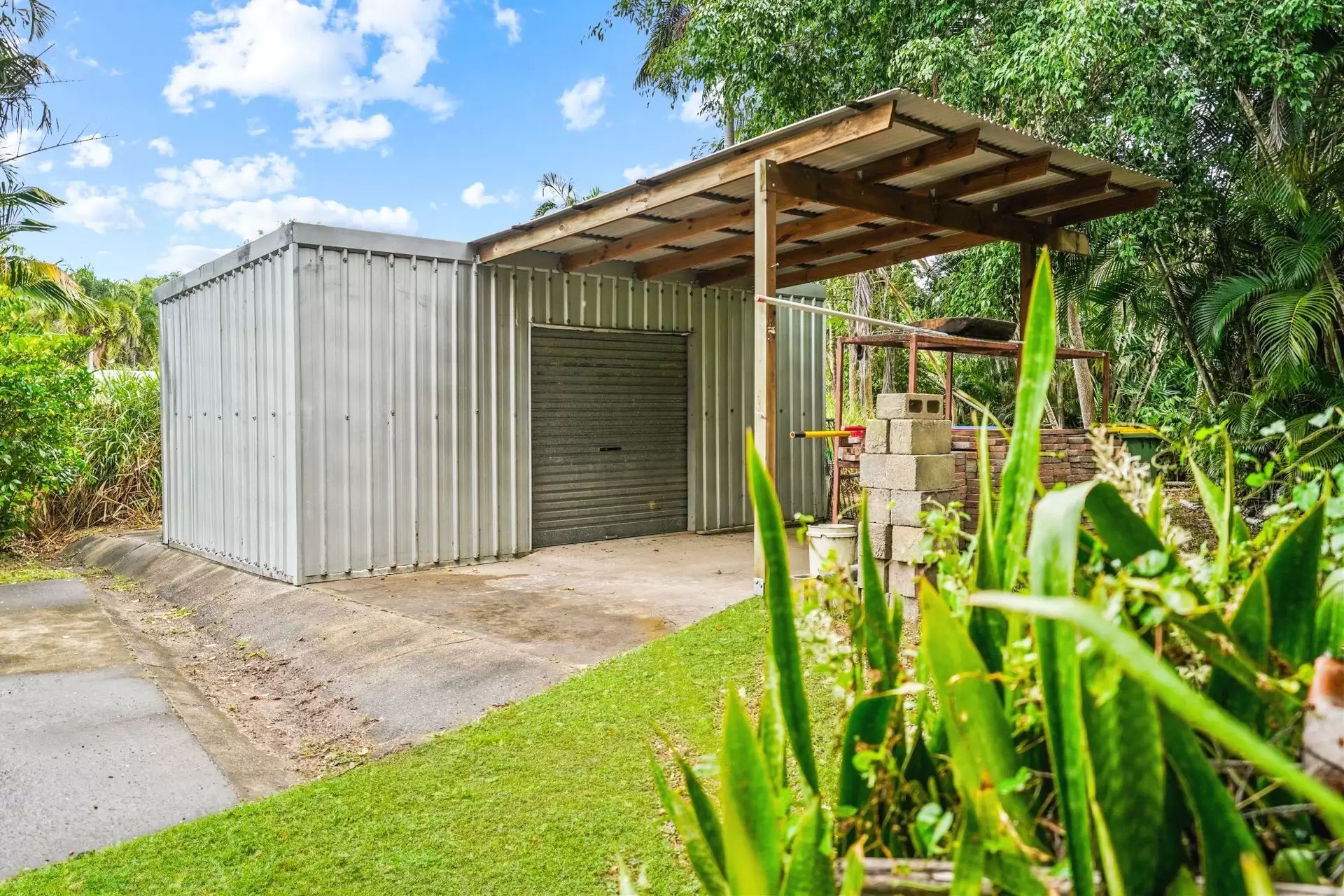 19 Palm Avenue, Mowbray Sold by Queensland Sotheby's International Realty - image 1