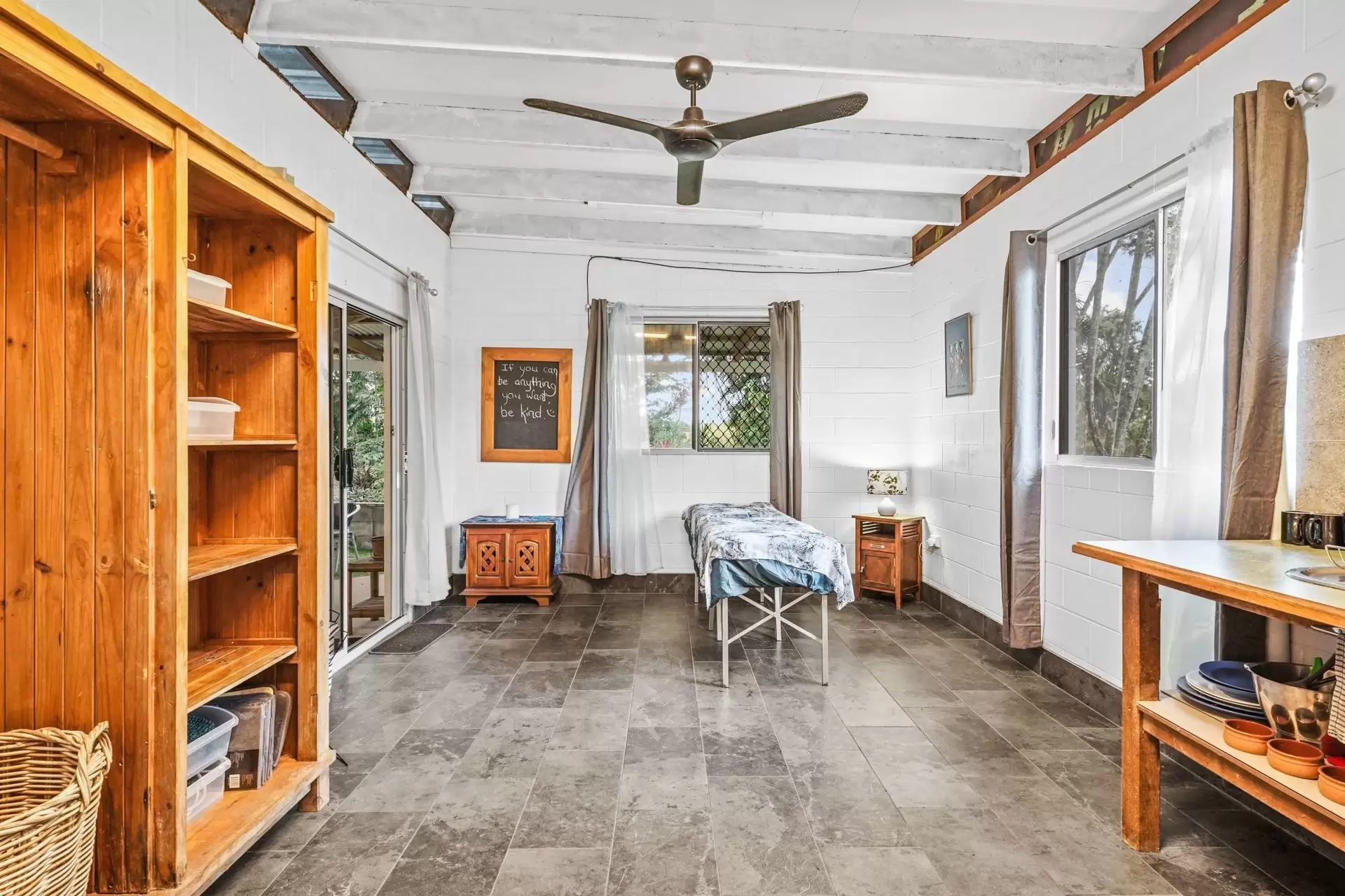 19 Palm Avenue, Mowbray Sold by Queensland Sotheby's International Realty - image 1