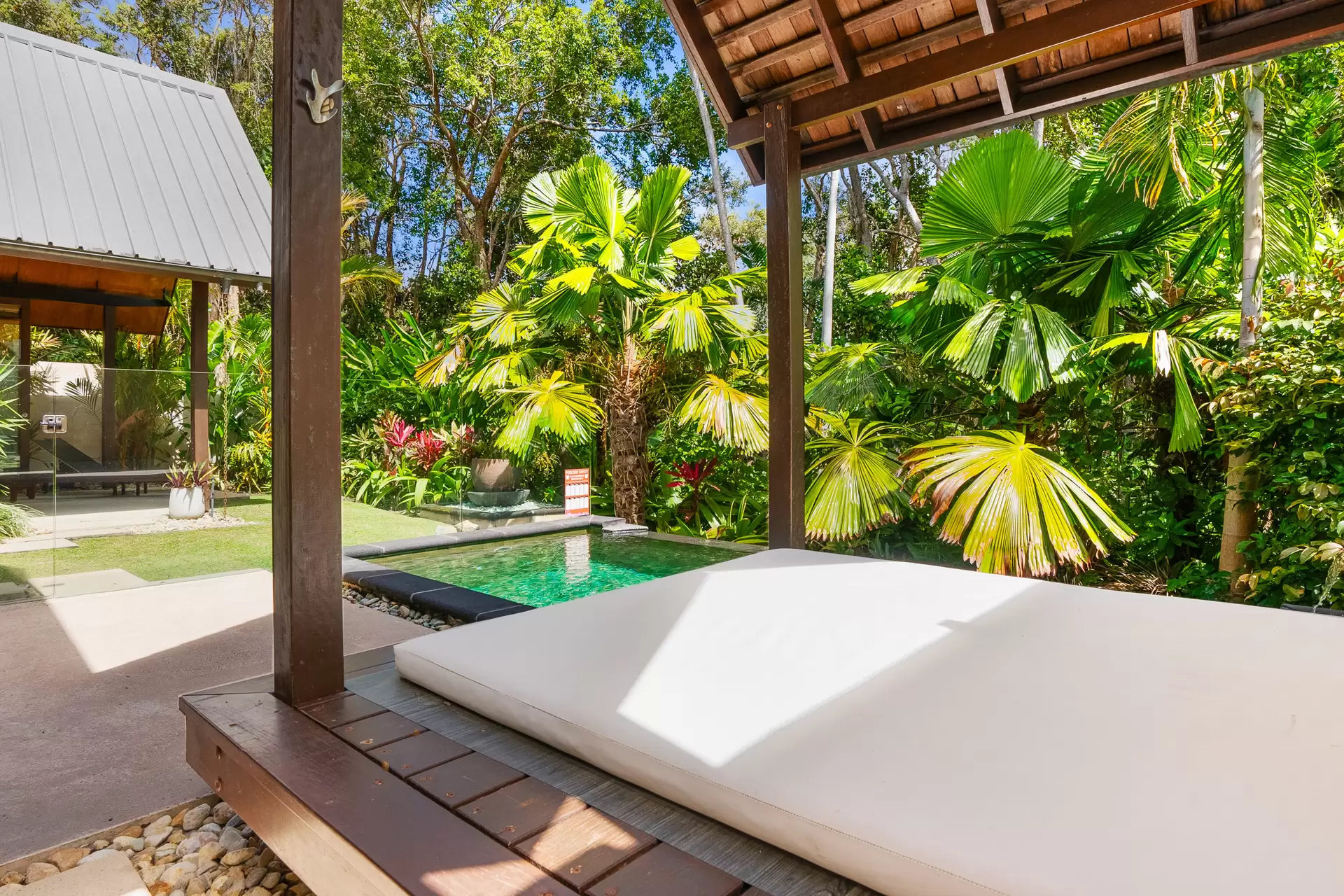 73 Bale Drive, Port Douglas Sold by Queensland Sotheby's International Realty - image 1