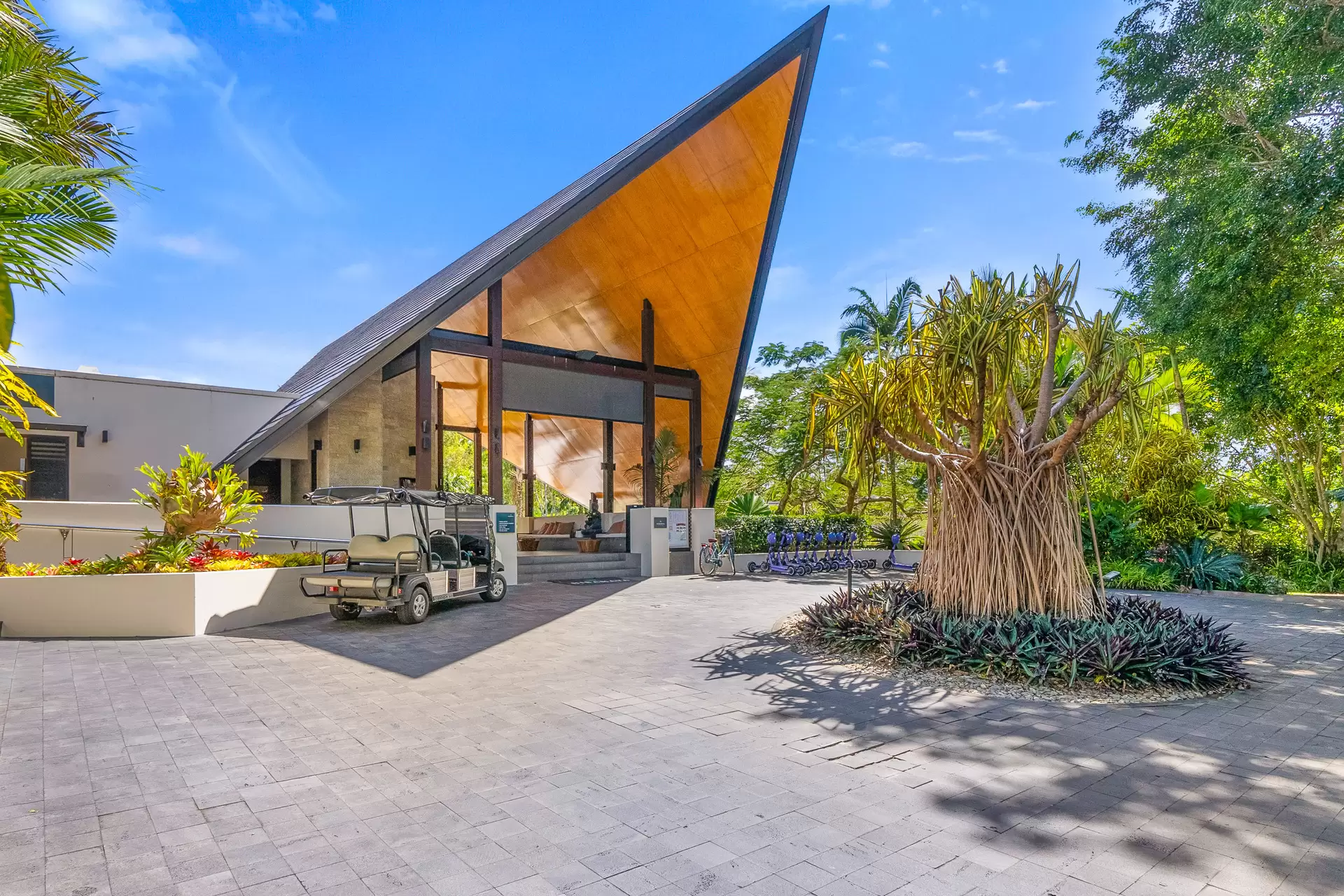 73 Bale Drive, Port Douglas Sold by Queensland Sotheby's International Realty - image 1