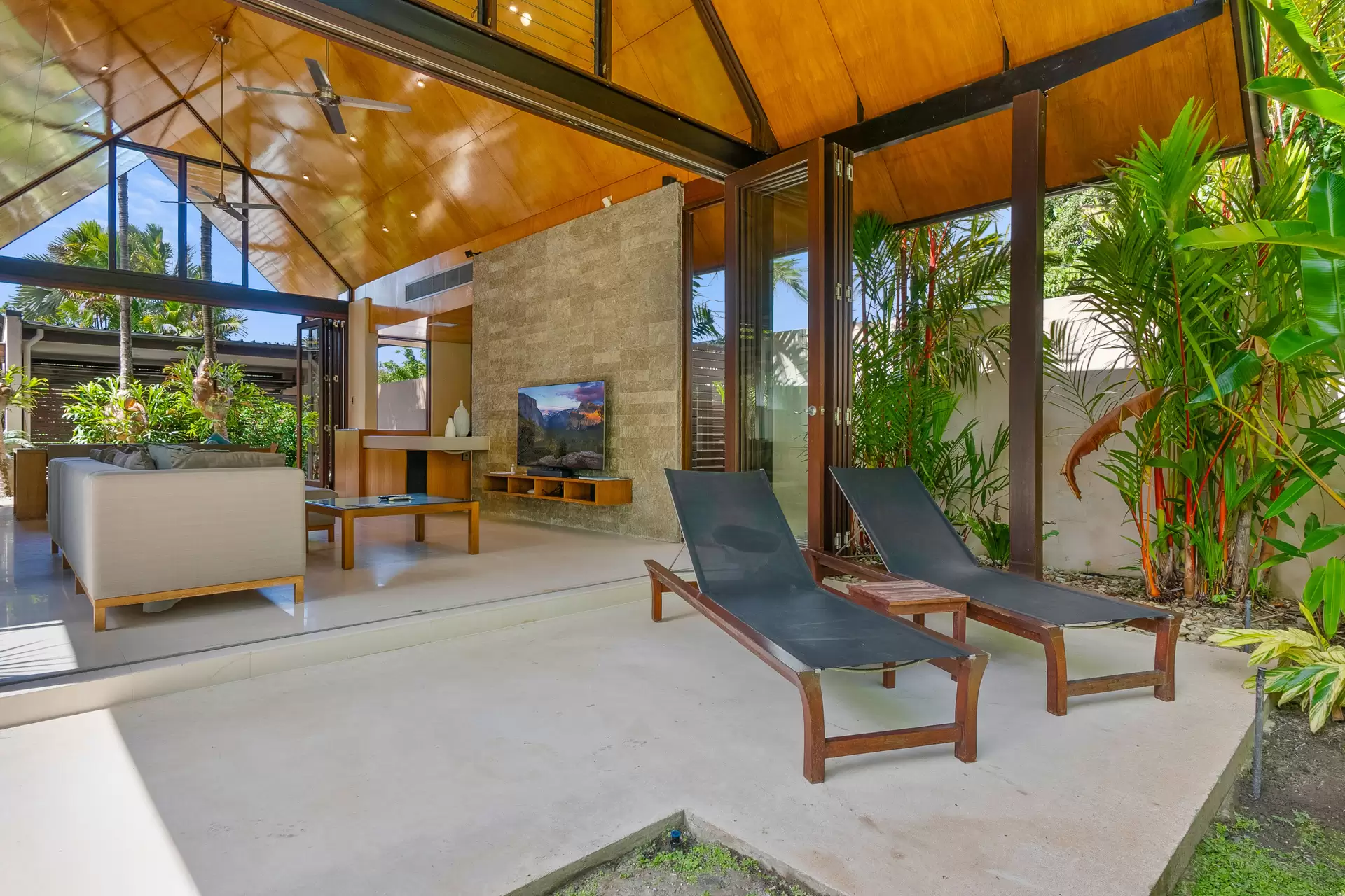 73 Bale Drive, Port Douglas Sold by Queensland Sotheby's International Realty - image 1