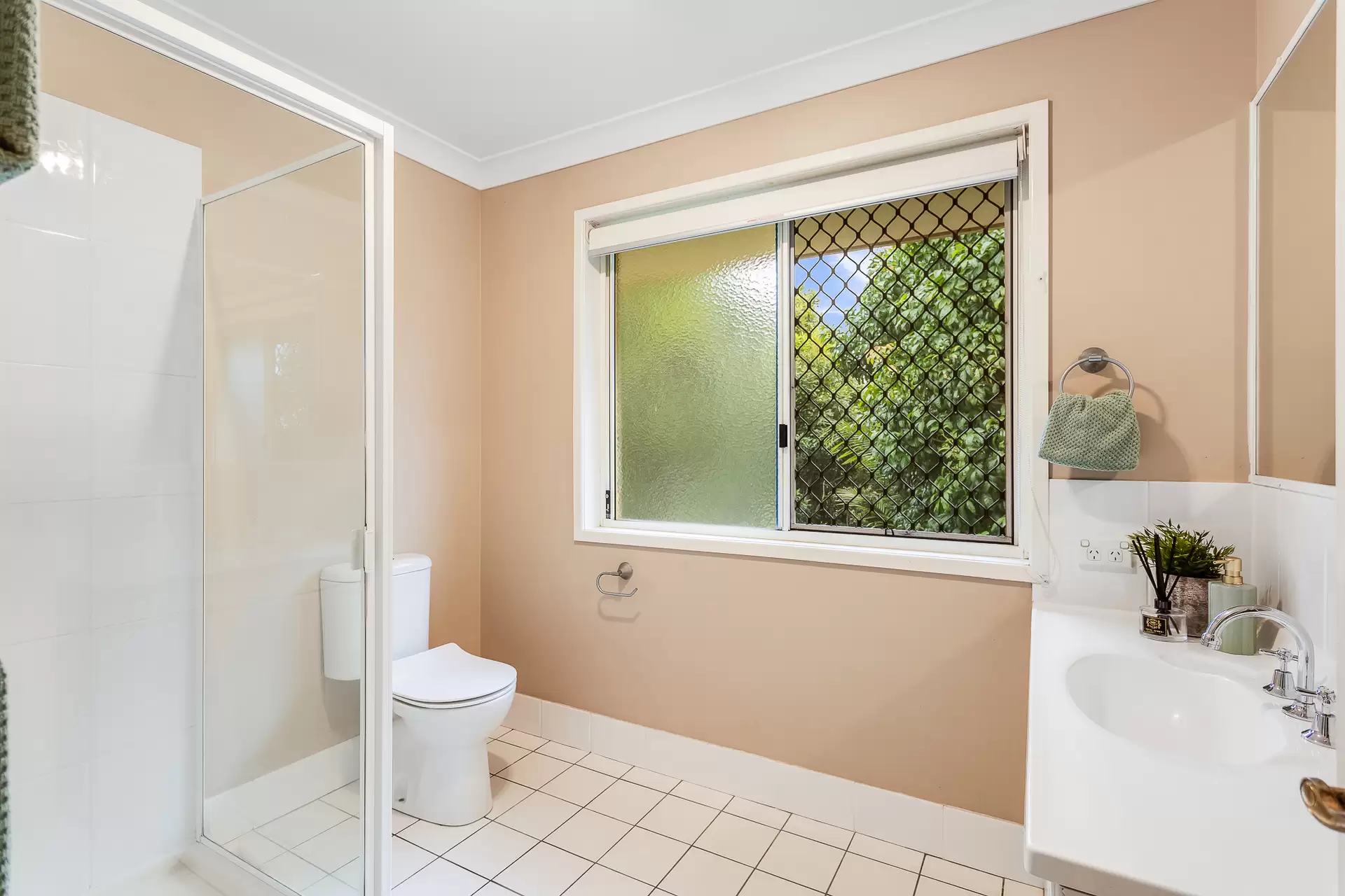6 Firetail Place, Mango Hill Sold by Queensland Sotheby's International Realty - image 1