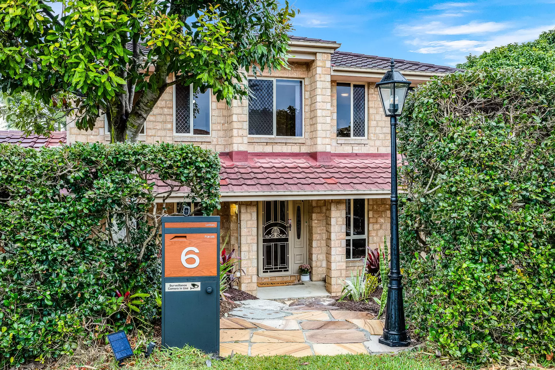 6 Firetail Place, Mango Hill Sold by Queensland Sotheby's International Realty - image 1