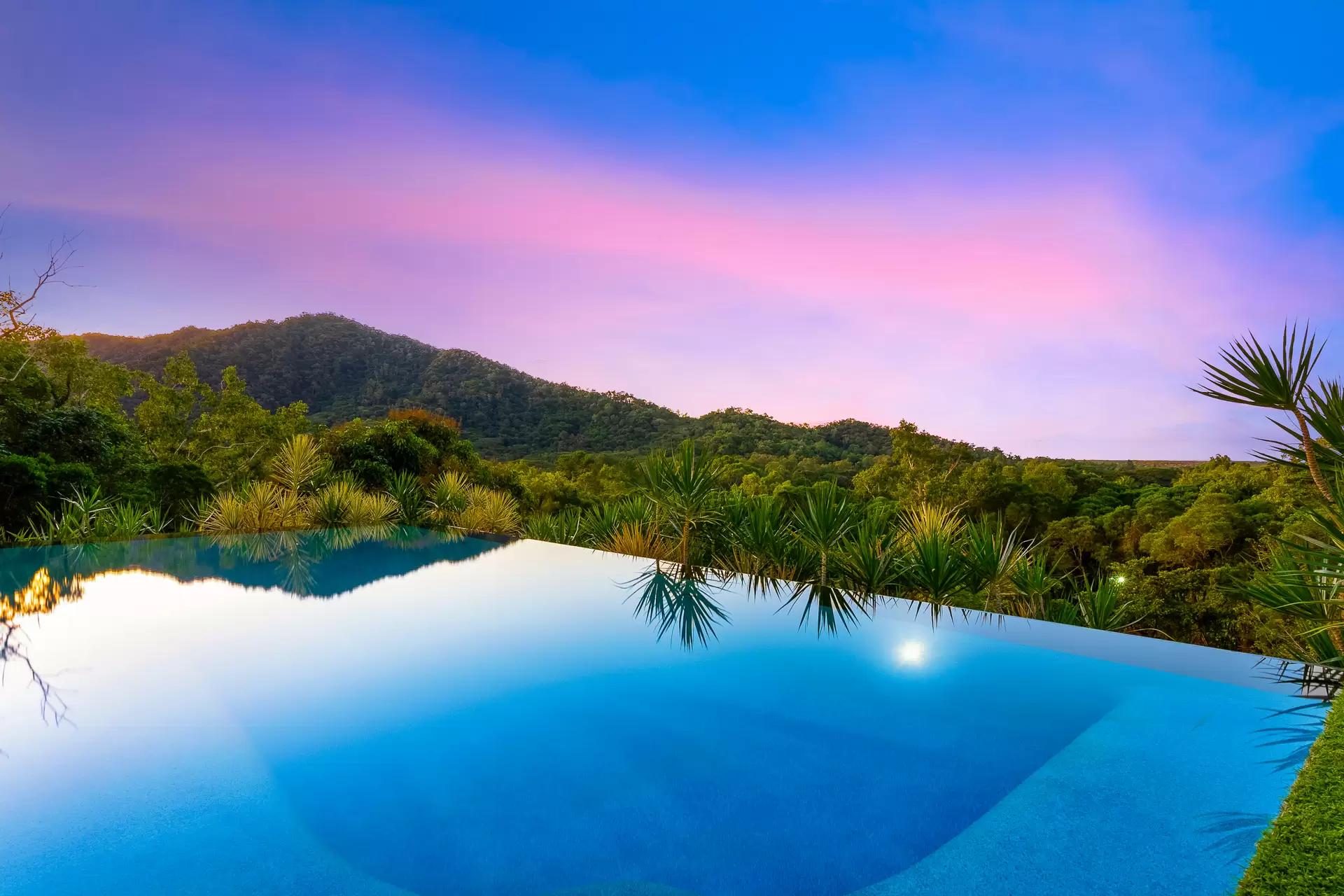 280 Mowbray River Road, Mowbray Sold by Queensland Sotheby's International Realty - image 1