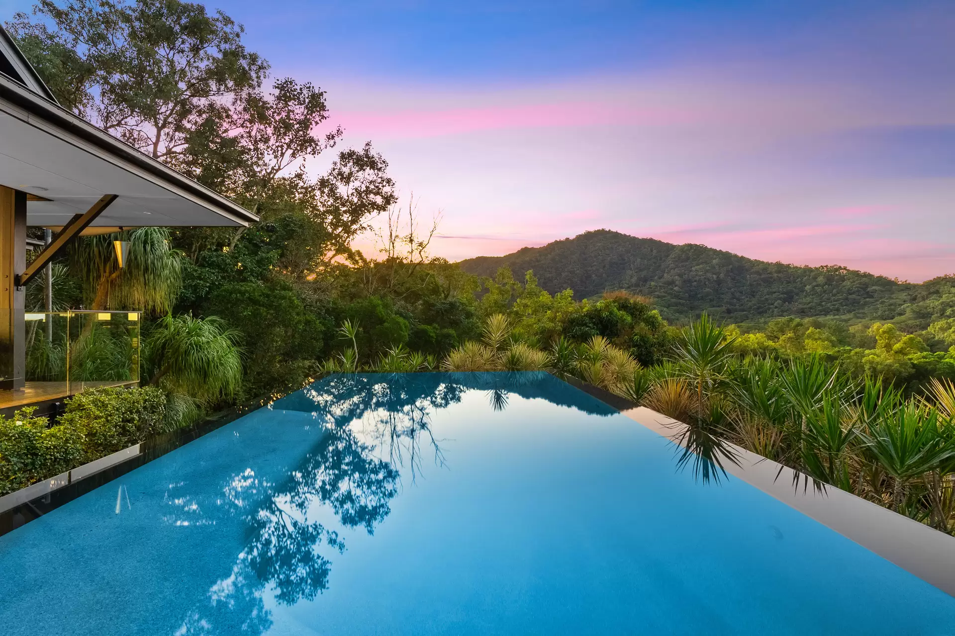 280 Mowbray River Road, Mowbray Sold by Queensland Sotheby's International Realty - image 1
