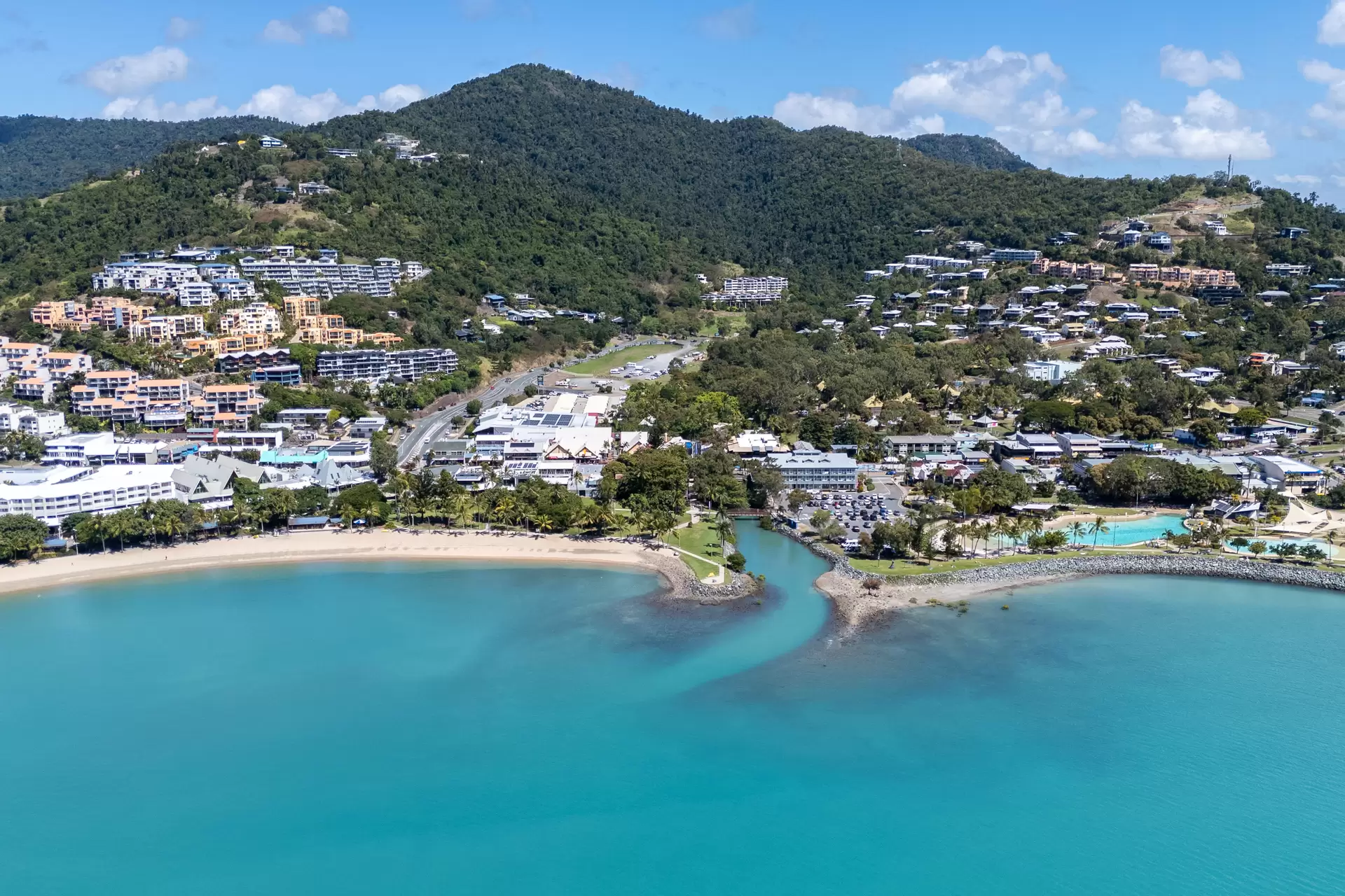 40 Stonehaven Court, Airlie Beach Sold by Queensland Sotheby's International Realty - image 1
