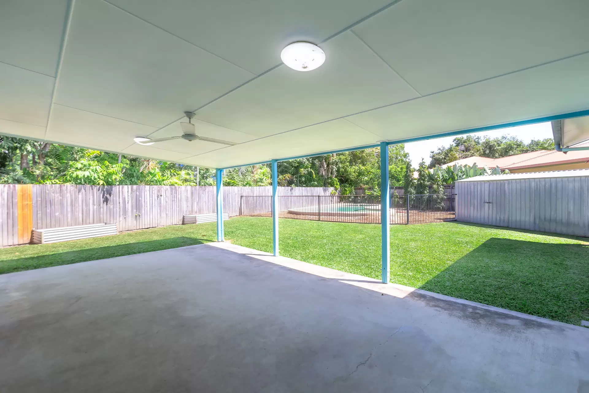 8 Lorikeet Close, Port Douglas Sold by Queensland Sotheby's International Realty - image 1