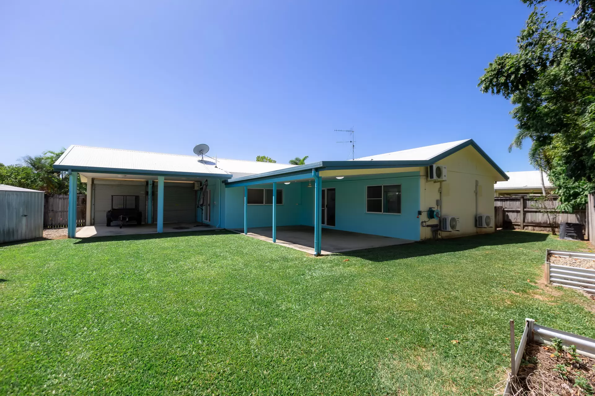 8 Lorikeet Close, Port Douglas Sold by Queensland Sotheby's International Realty - image 1
