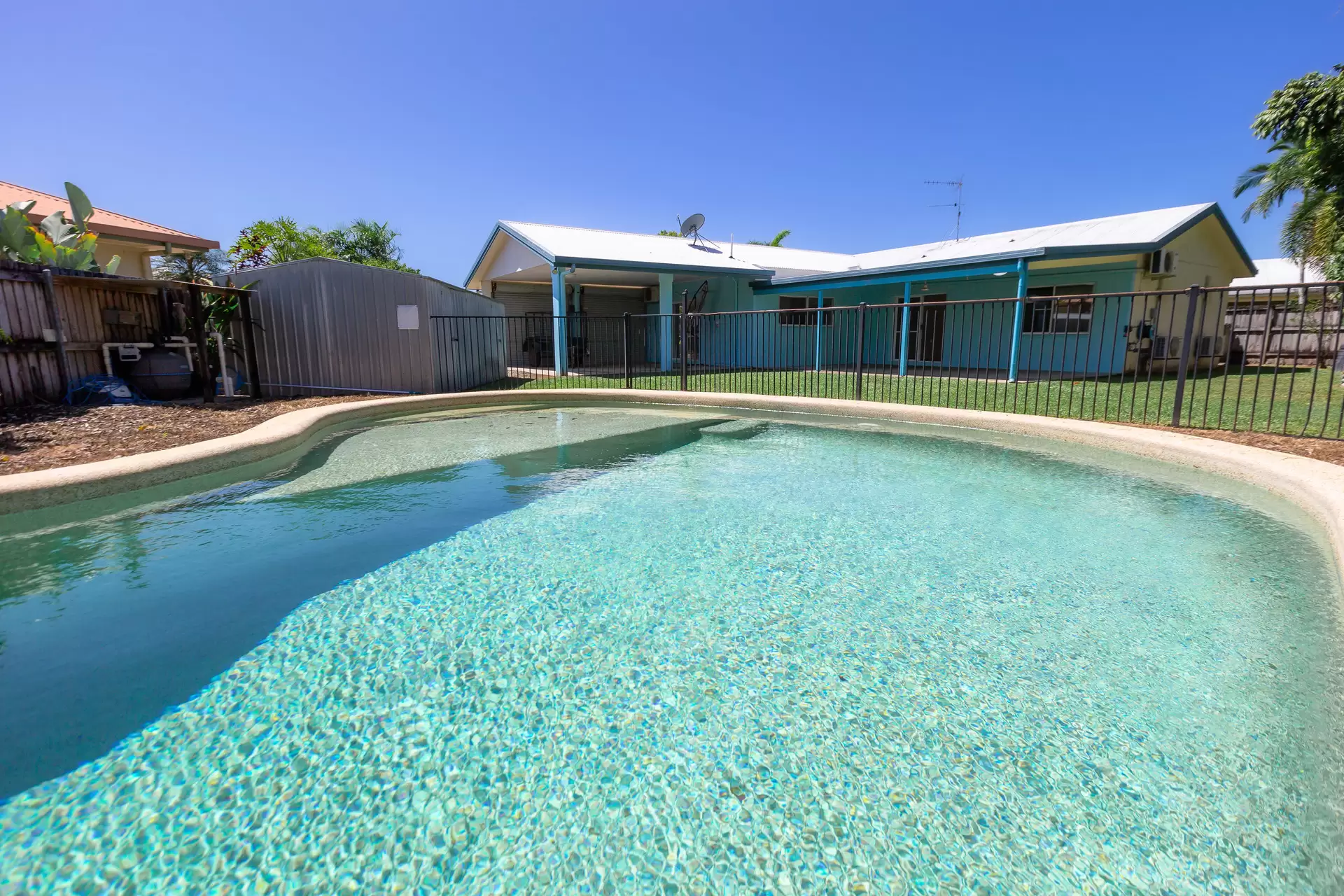 8 Lorikeet Close, Port Douglas Sold by Queensland Sotheby's International Realty - image 1