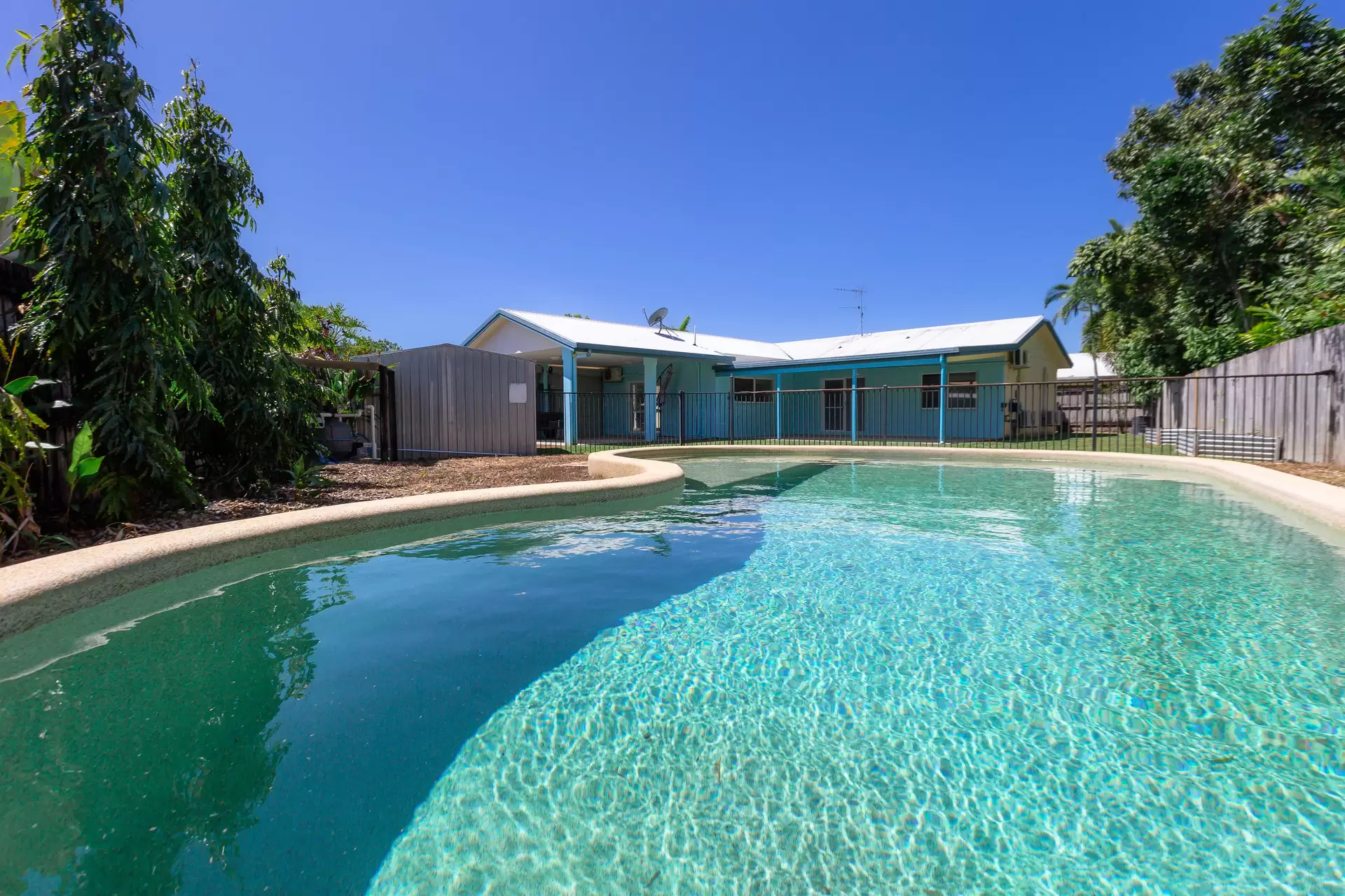 8 Lorikeet Close, Port Douglas Sold by Queensland Sotheby's International Realty - image 1