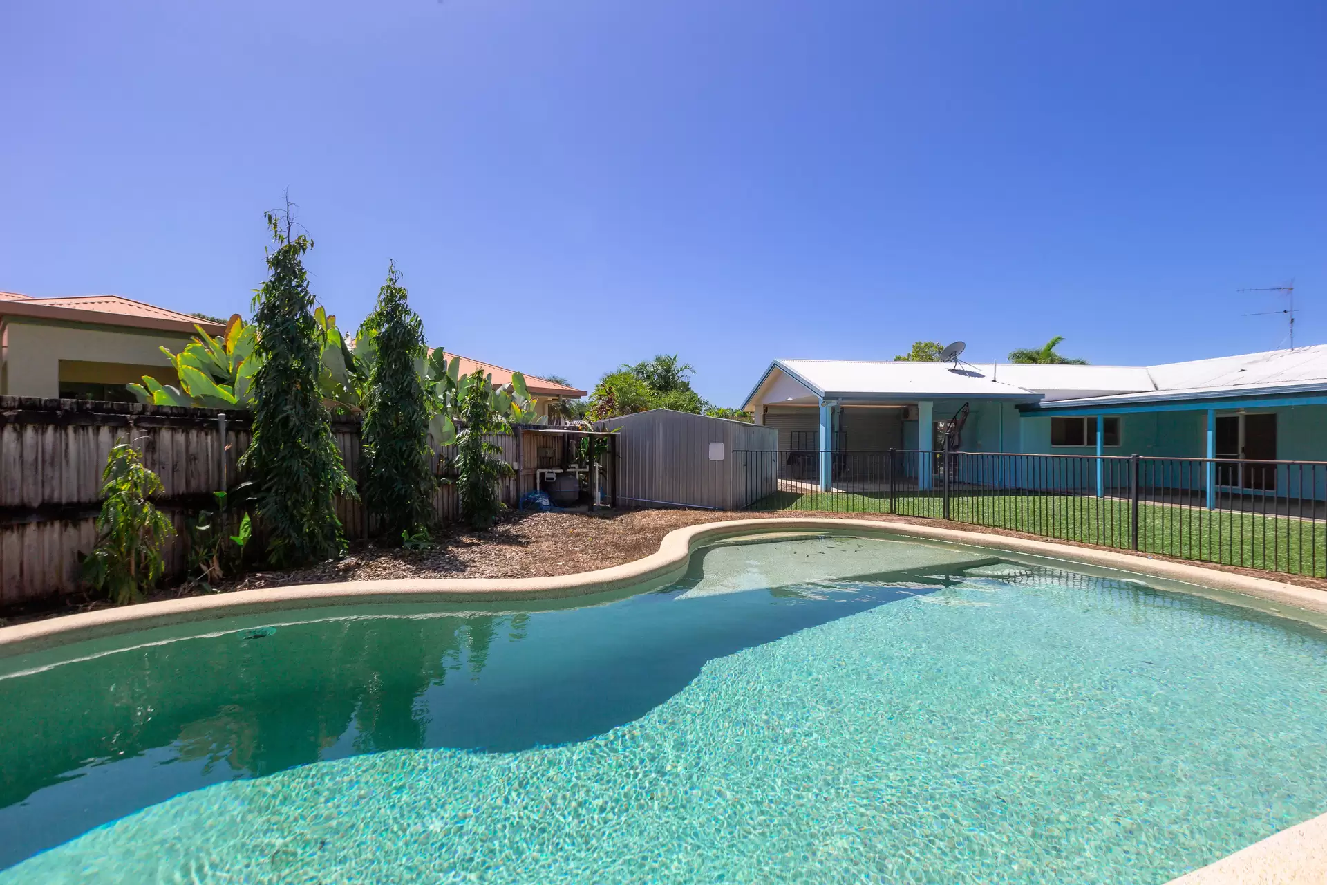 8 Lorikeet Close, Port Douglas Sold by Queensland Sotheby's International Realty - image 1