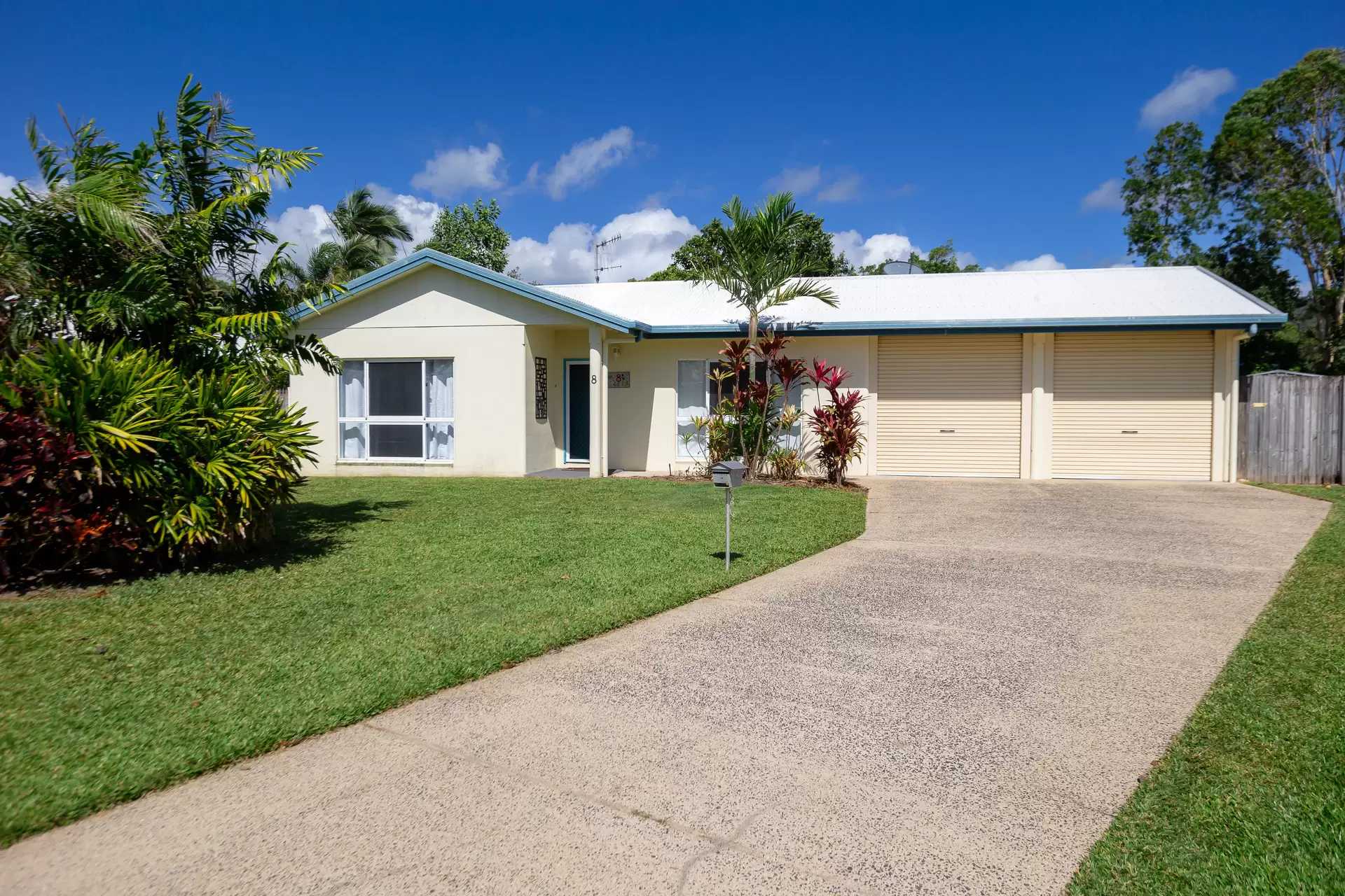 8 Lorikeet Close, Port Douglas Sold by Queensland Sotheby's International Realty - image 1