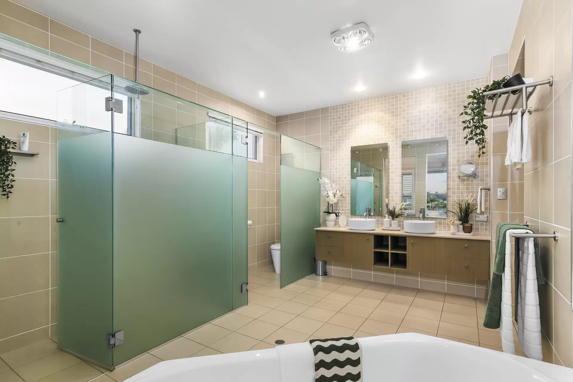 32 Caravel Court, Raby Bay Sold by Queensland Sotheby's International Realty - image 1