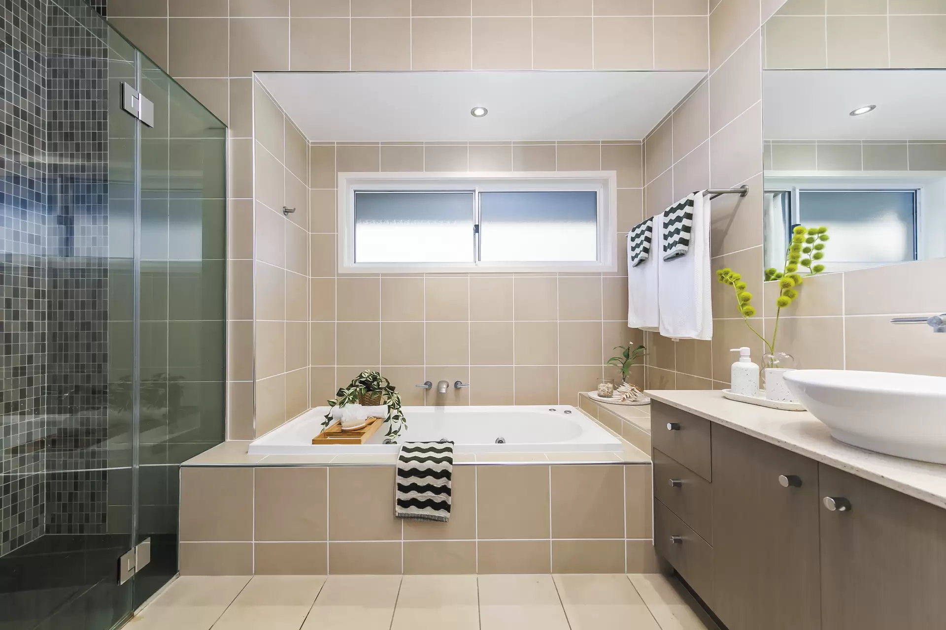 32 Caravel Court, Raby Bay Sold by Queensland Sotheby's International Realty - image 1