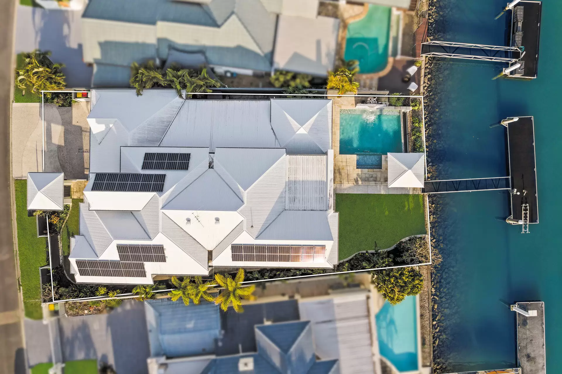 32 Caravel Court, Raby Bay Sold by Queensland Sotheby's International Realty - image 1