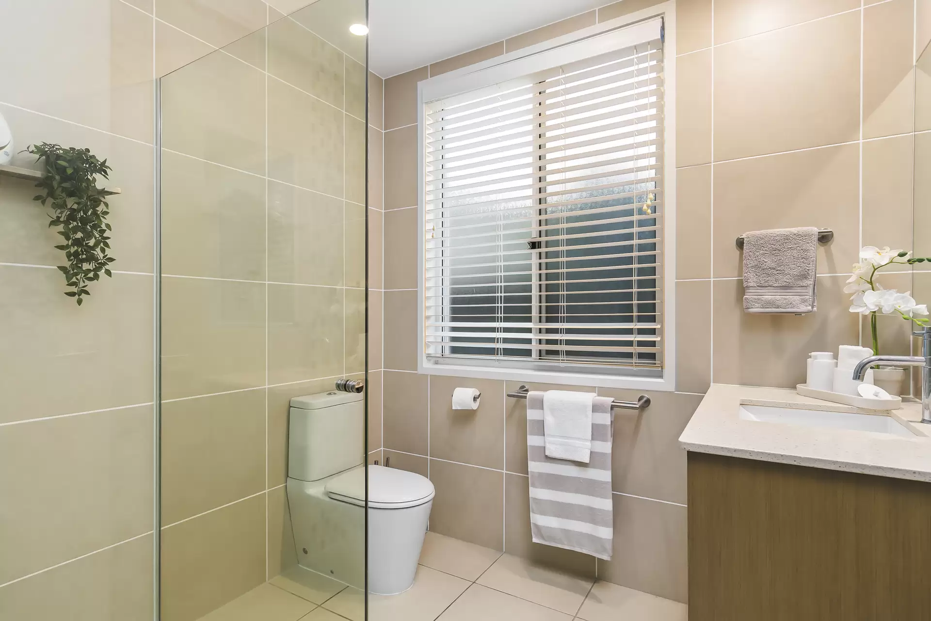 32 Caravel Court, Raby Bay Sold by Queensland Sotheby's International Realty - image 1