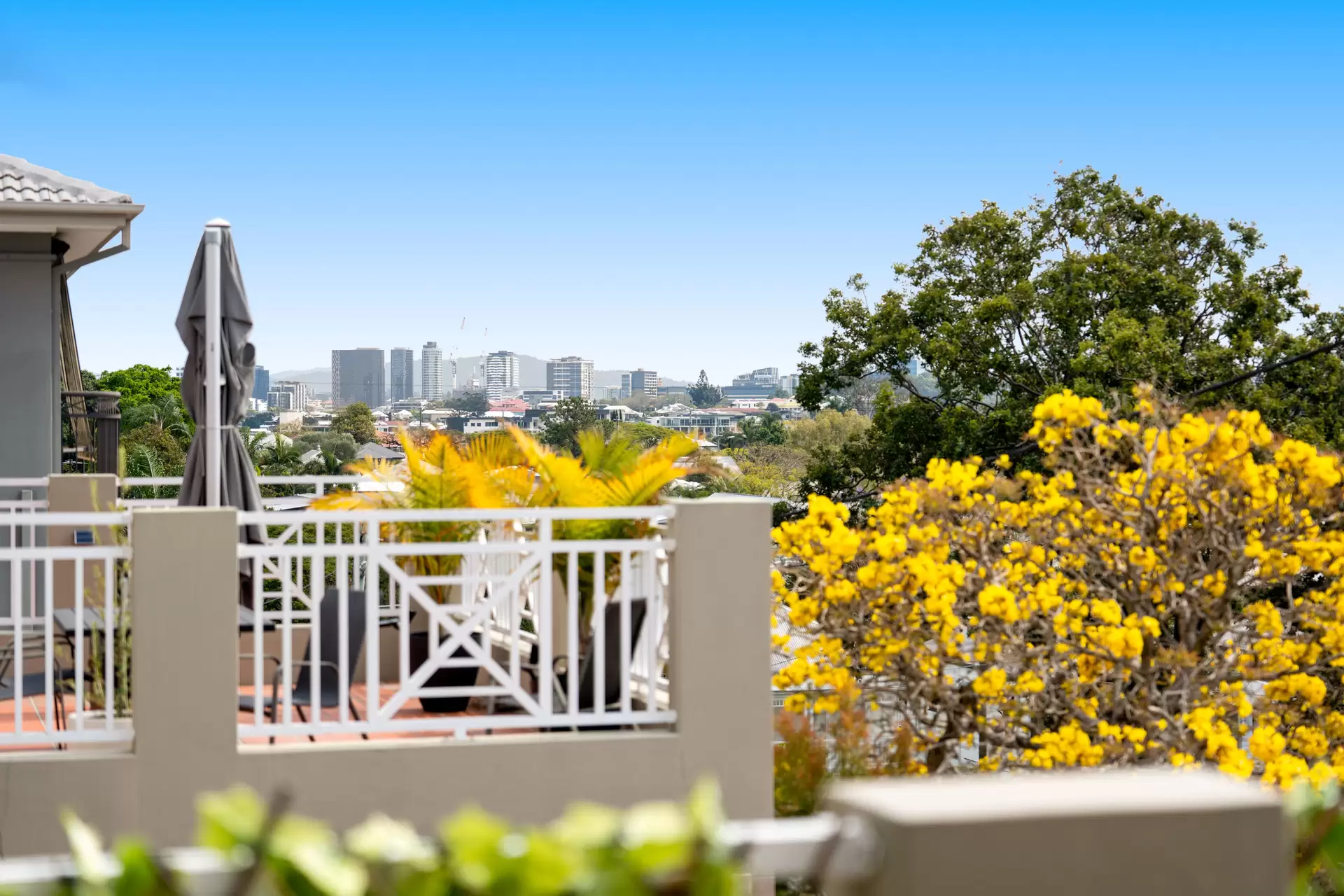 1/76 Miles Street, Hawthorne Sold by  - image 1