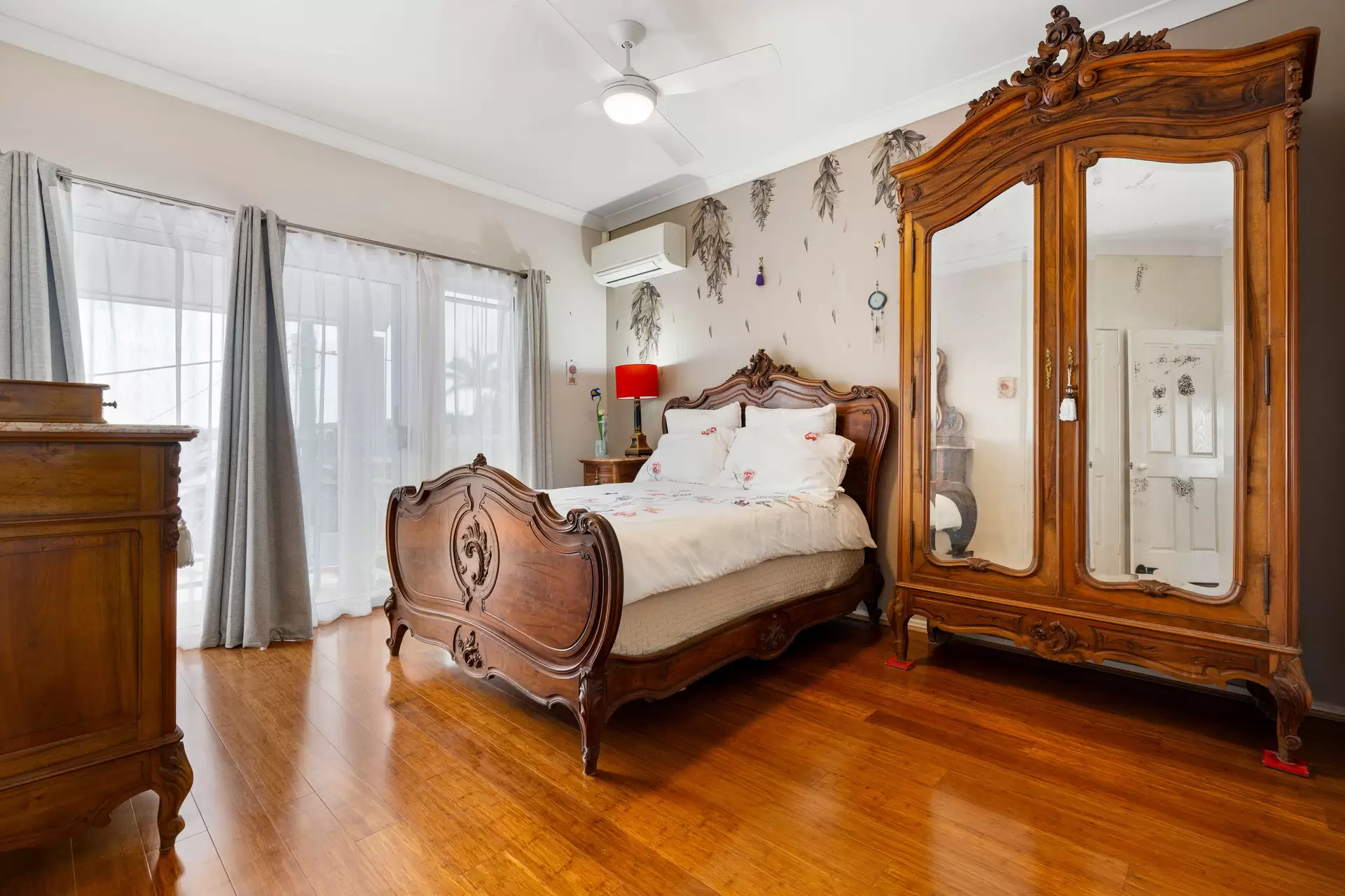 1/76 Miles Street, Hawthorne Sold by Queensland Sotheby's International Realty - image 1