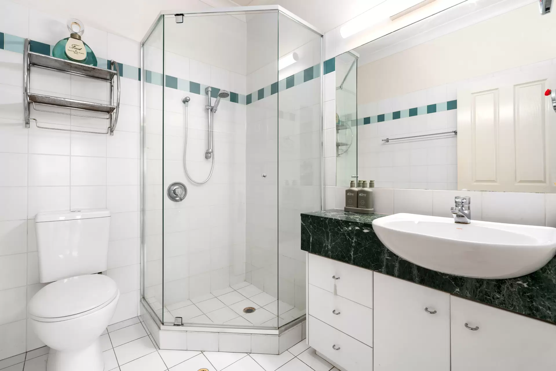 1/76 Miles Street, Hawthorne Sold by Queensland Sotheby's International Realty - image 1