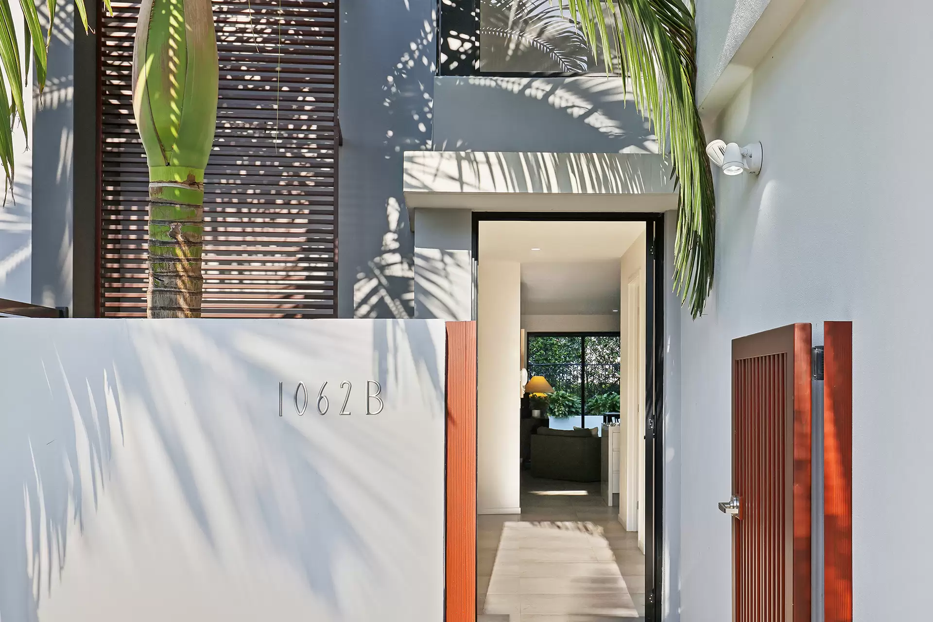 1062B Lakeview Terrace, Benowa Sold by Queensland Sotheby's International Realty - image 1