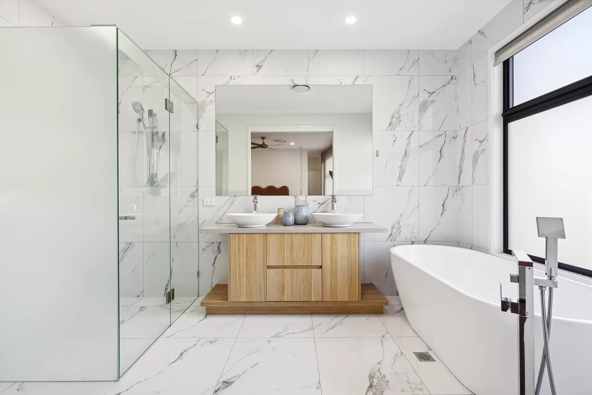 1062B Lakeview Terrace, Benowa Sold by Queensland Sotheby's International Realty - image 1