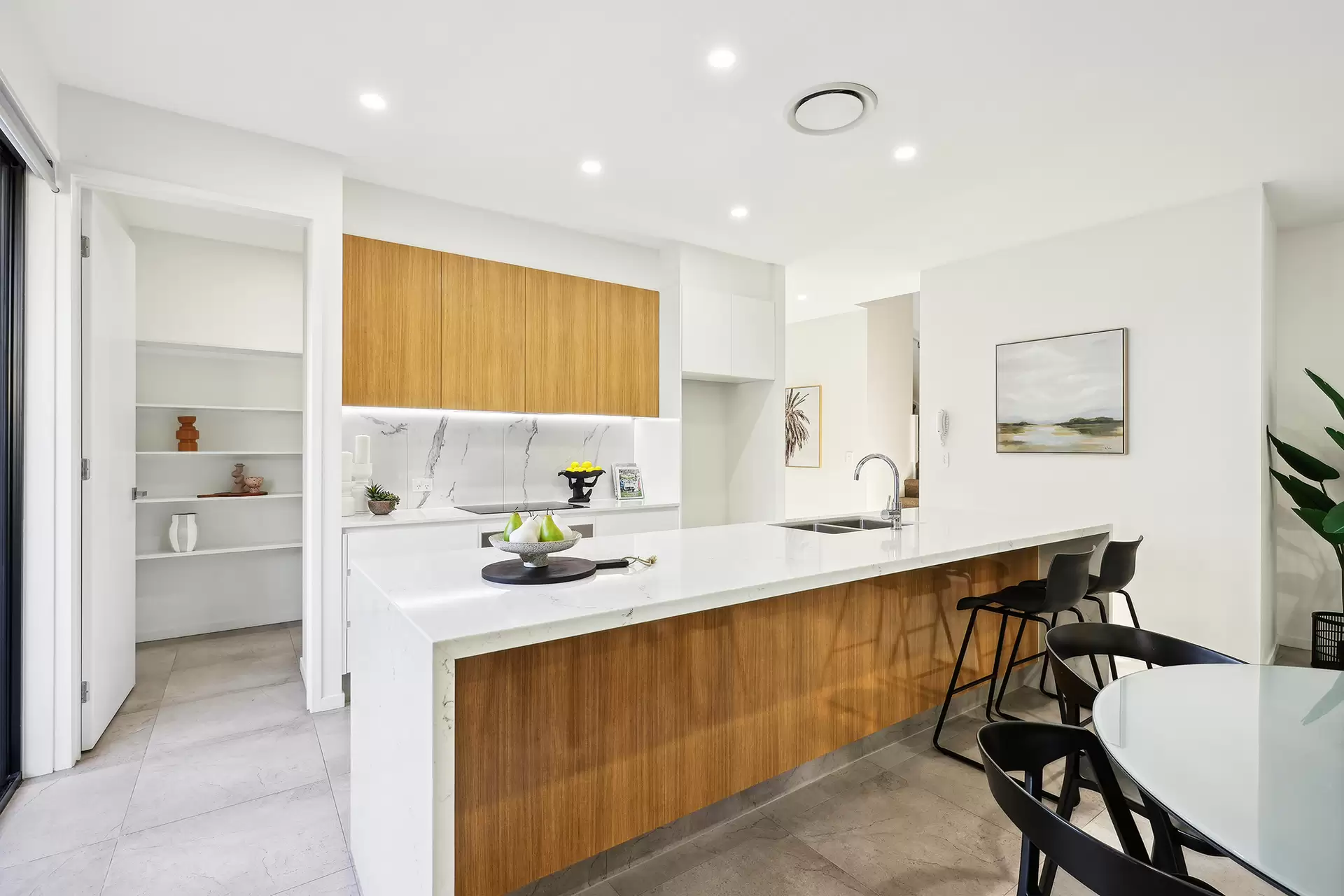 1062B Lakeview Terrace, Benowa Sold by Queensland Sotheby's International Realty - image 1