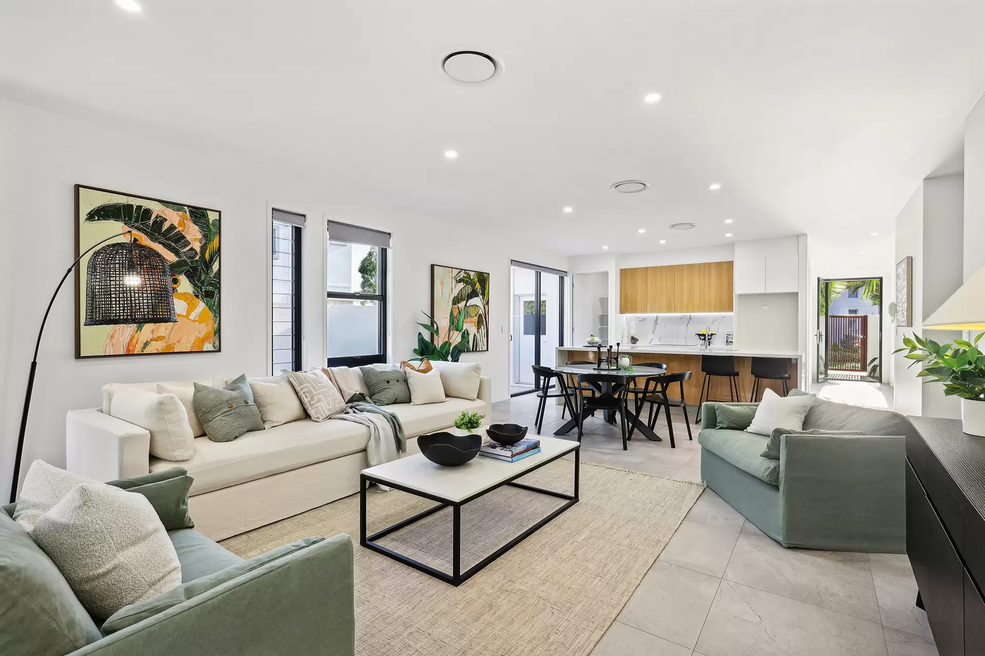 1062B Lakeview Terrace, Benowa Sold by Queensland Sotheby's International Realty - image 1