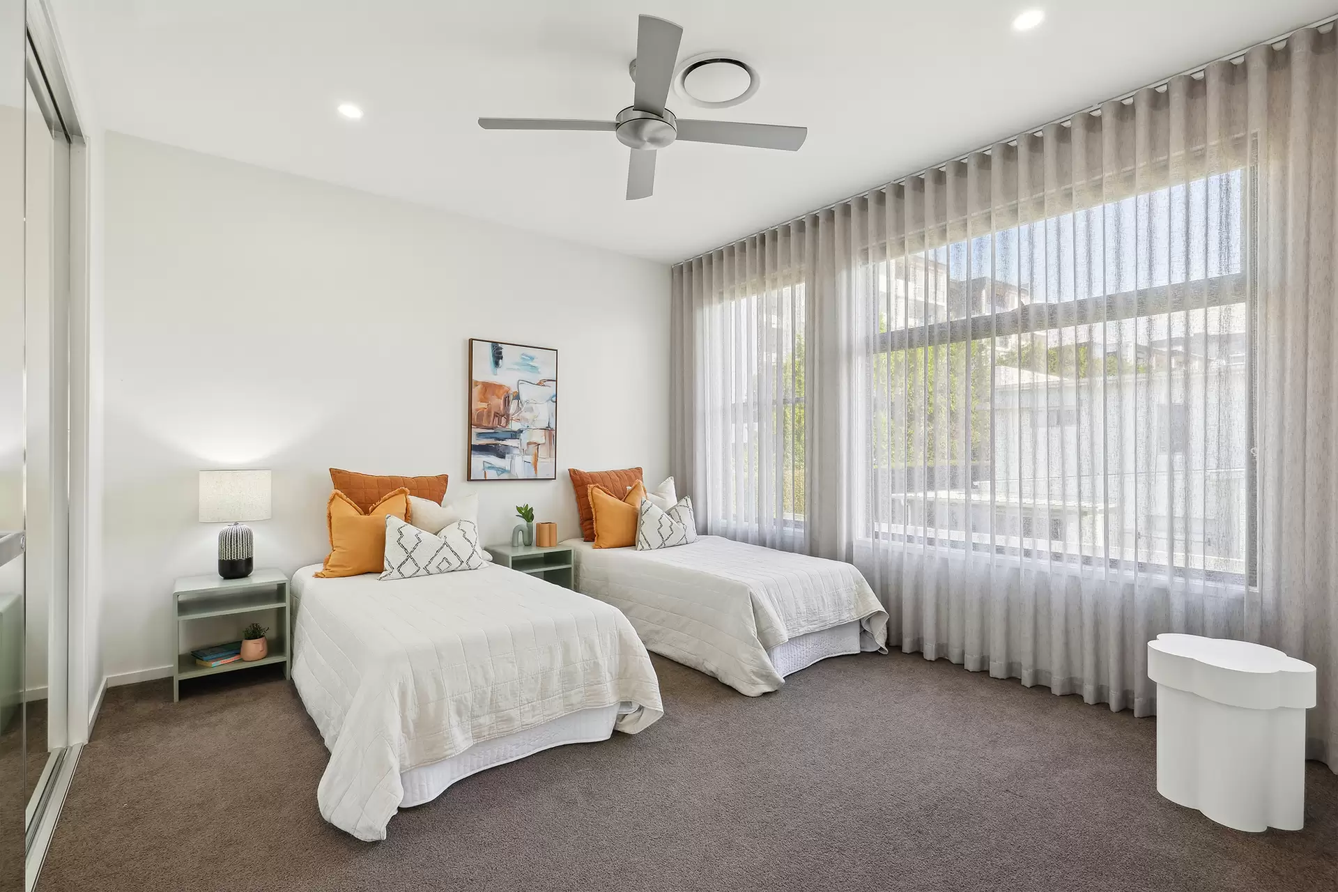 1062B Lakeview Terrace, Benowa Sold by Queensland Sotheby's International Realty - image 1