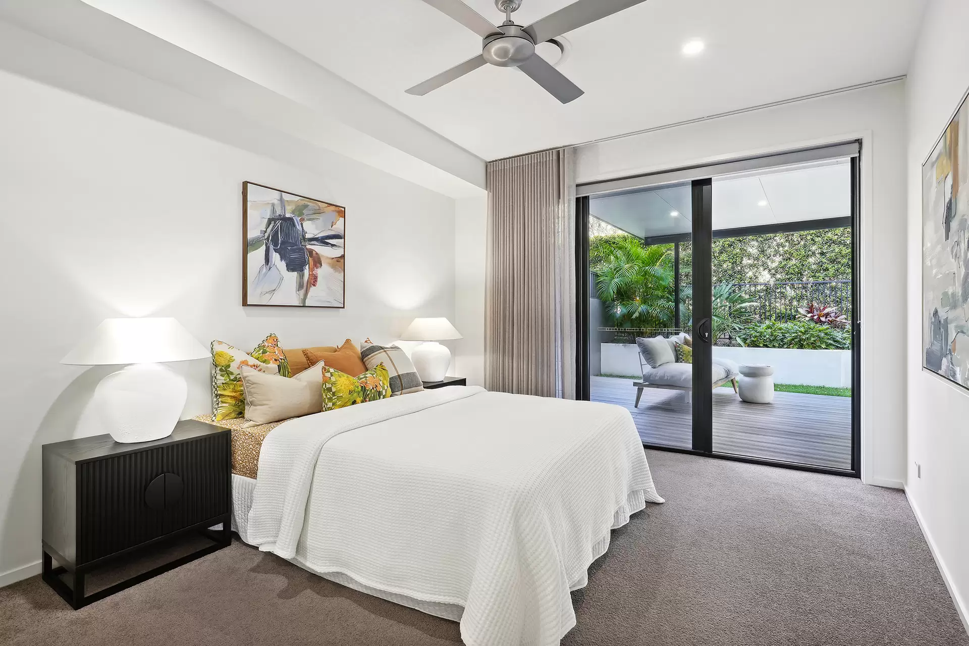 1062B Lakeview Terrace, Benowa Sold by Queensland Sotheby's International Realty - image 1