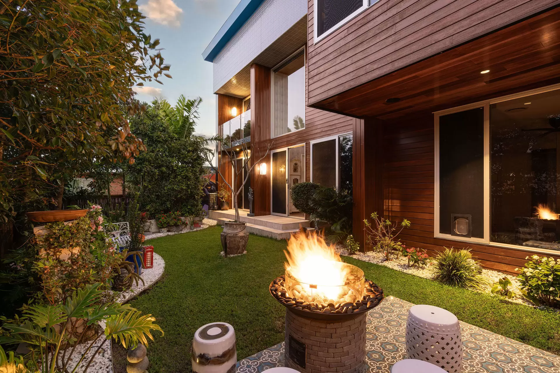 44 Wellington Street, Manly Sold by Queensland Sotheby's International Realty - image 1