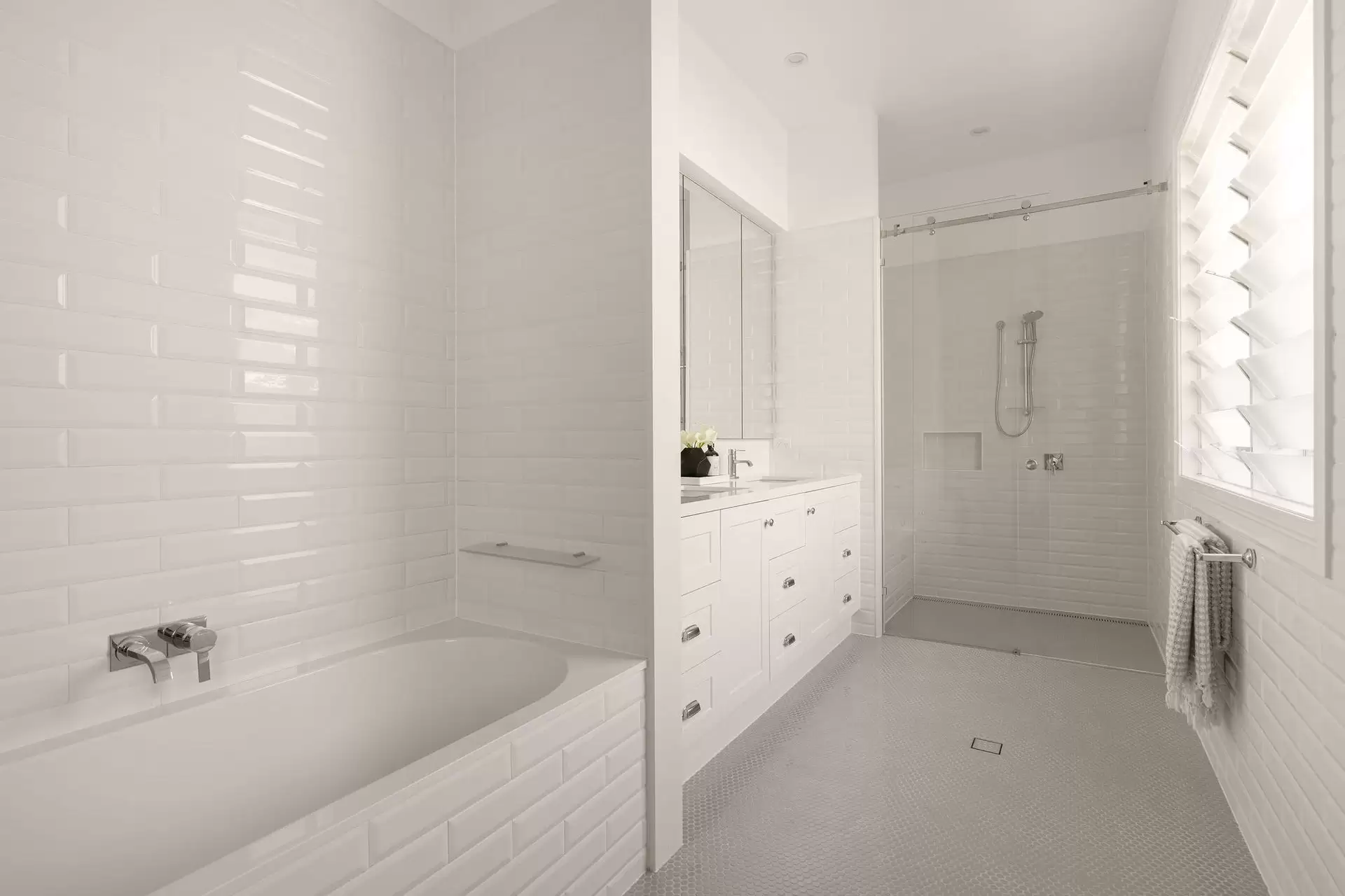 43 Goodwood Street, Hendra Sold by Queensland Sotheby's International Realty - image 1