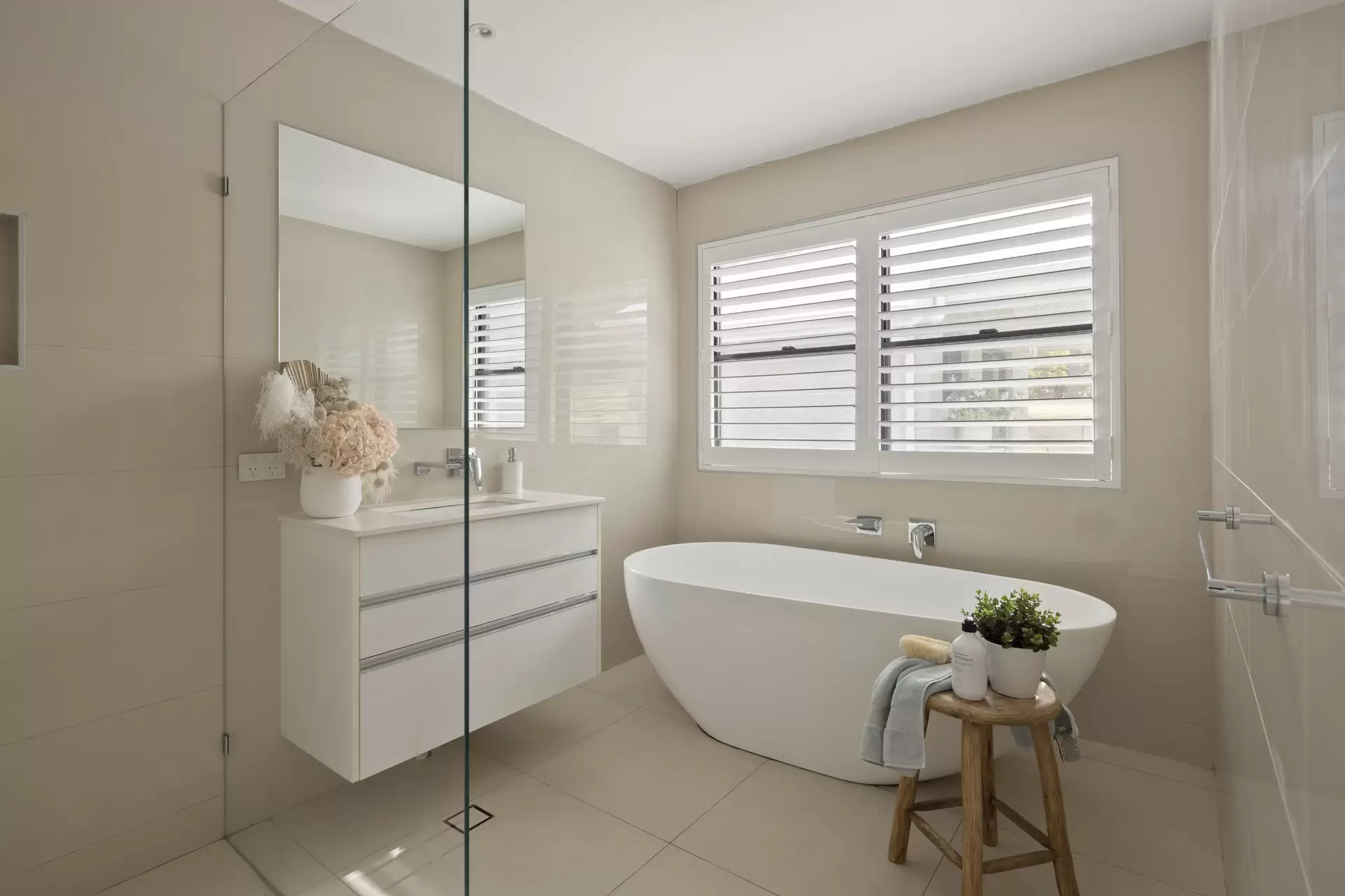 99 Ford Road, Rochedale Sold by Queensland Sotheby's International Realty - image 1