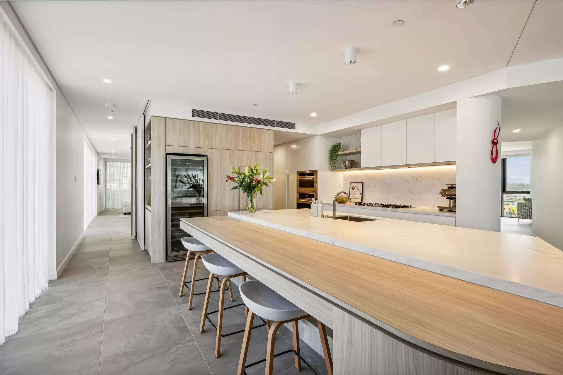 6/24 Woodroffe Avenue, Main Beach Sold by Queensland Sotheby's International Realty - image 1