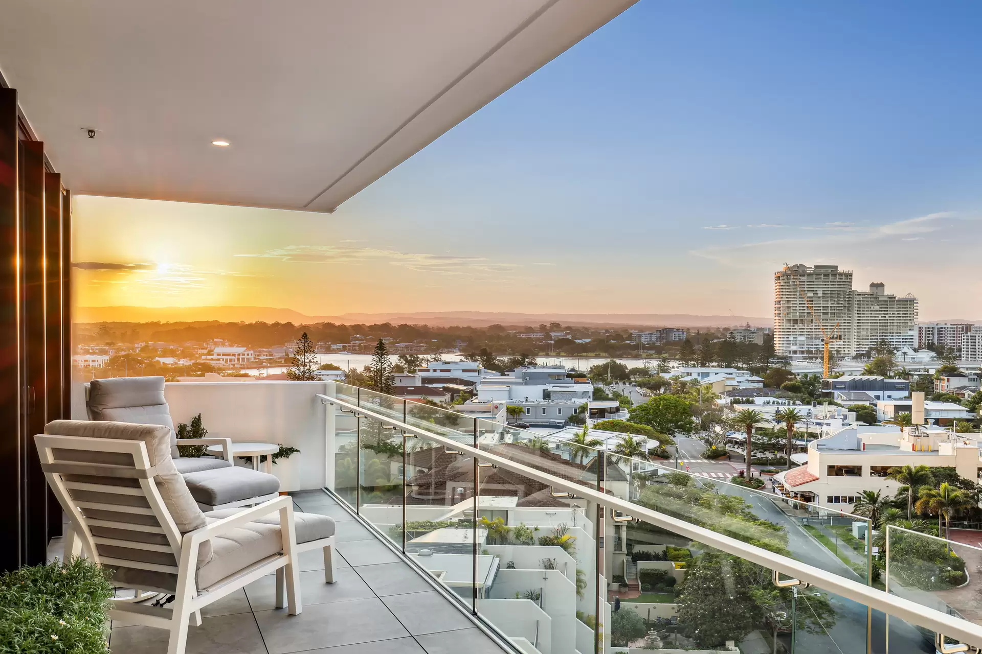 6/24 Woodroffe Avenue, Main Beach Sold by Queensland Sotheby's International Realty - image 1