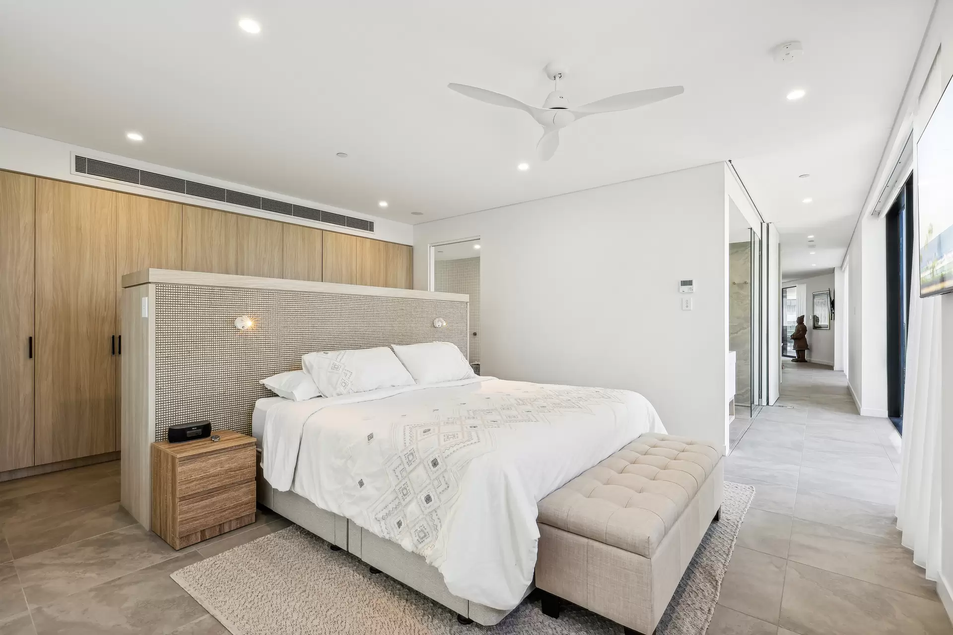 6/24 Woodroffe Avenue, Main Beach Sold by Queensland Sotheby's International Realty - image 1