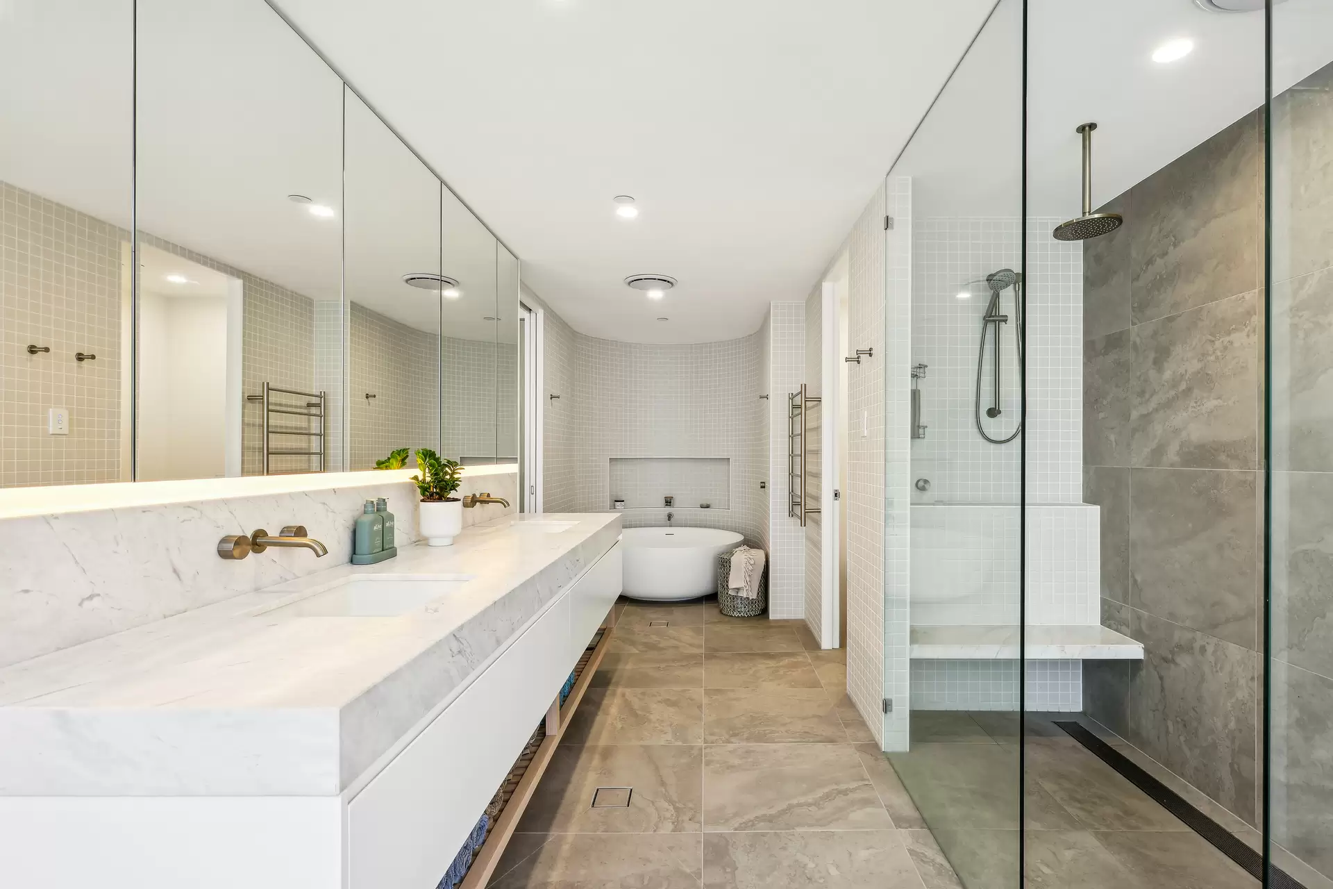 6/24 Woodroffe Avenue, Main Beach Sold by Queensland Sotheby's International Realty - image 1