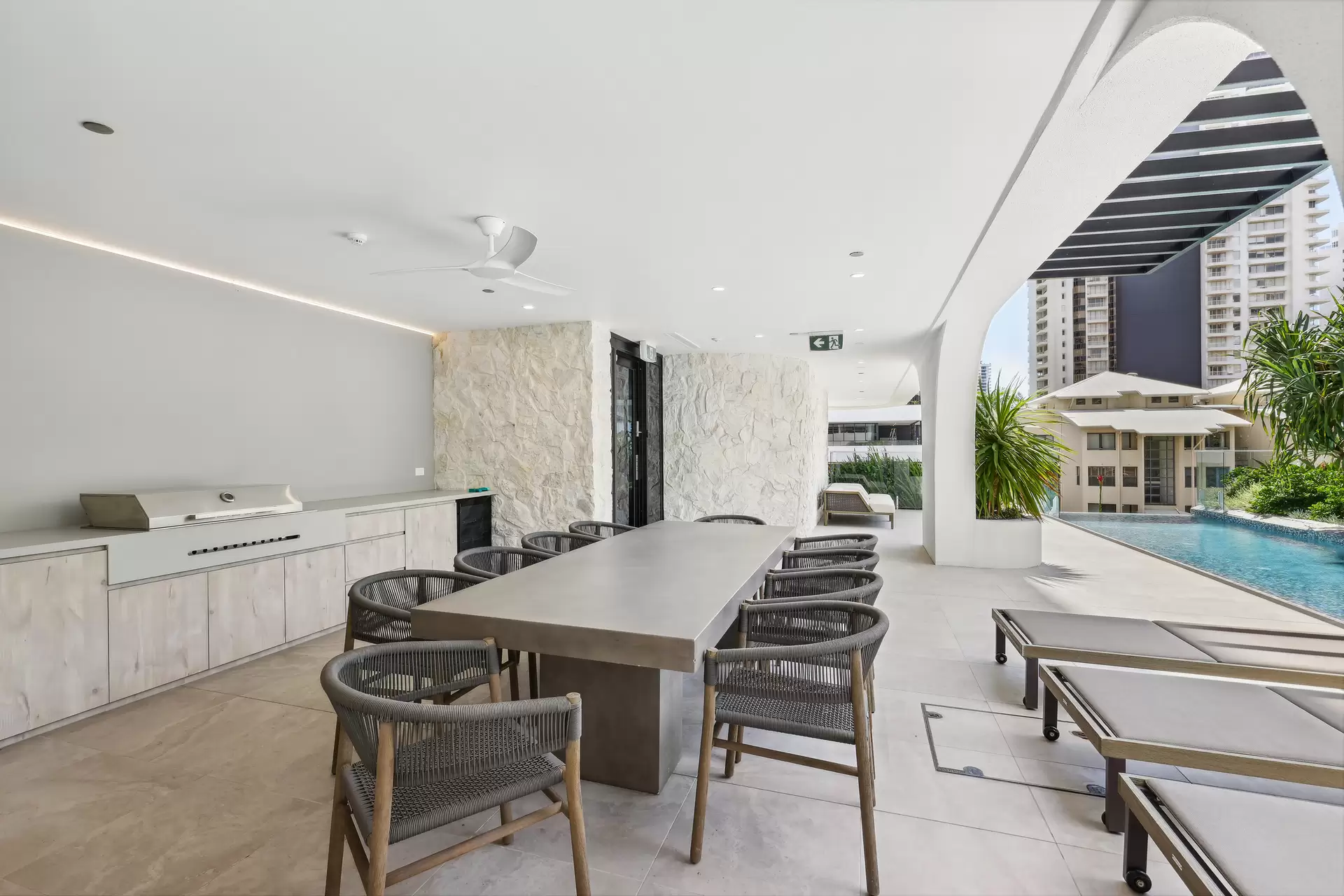 6/24 Woodroffe Avenue, Main Beach Sold by Queensland Sotheby's International Realty - image 1