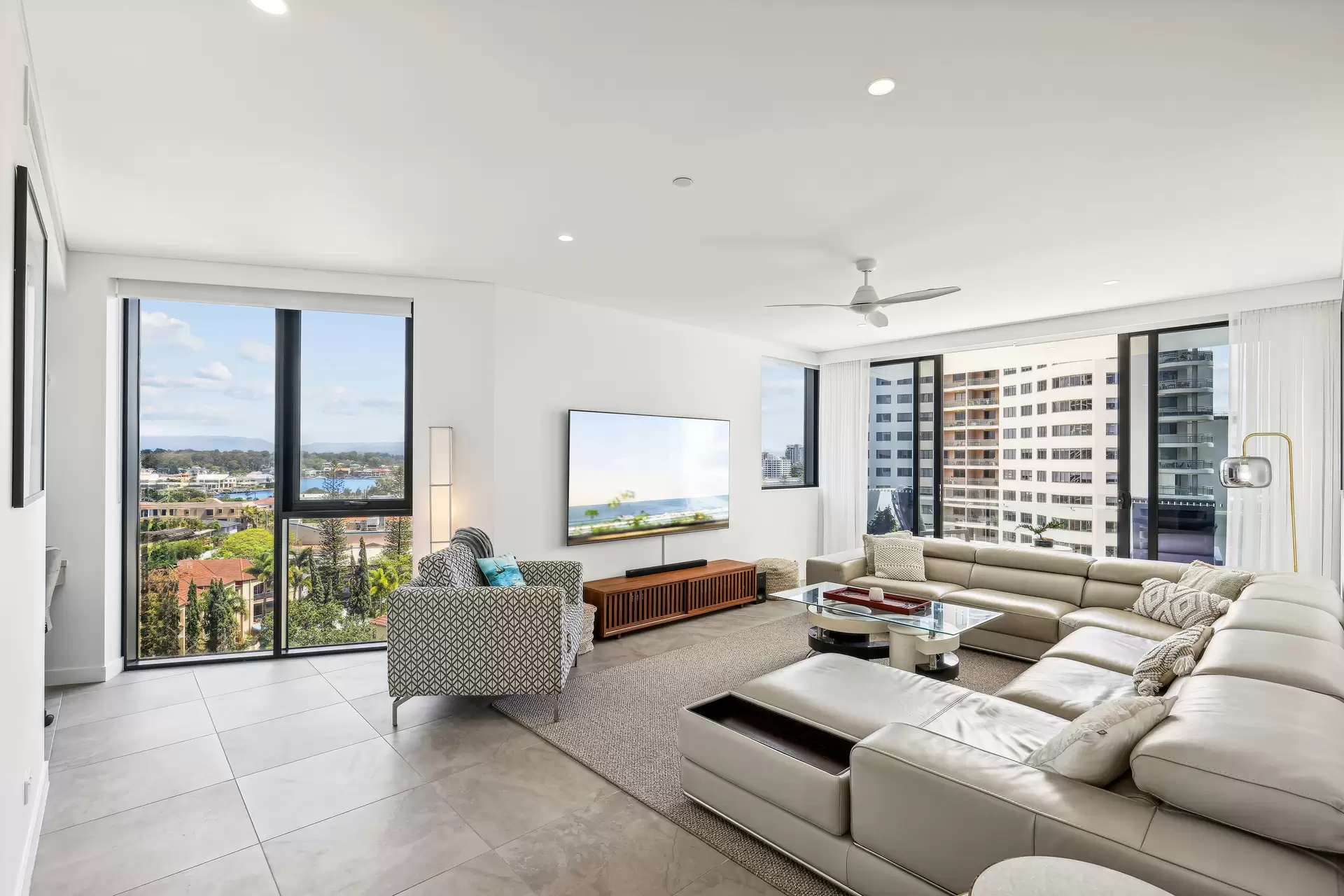 6/24 Woodroffe Avenue, Main Beach Sold by Queensland Sotheby's International Realty - image 1
