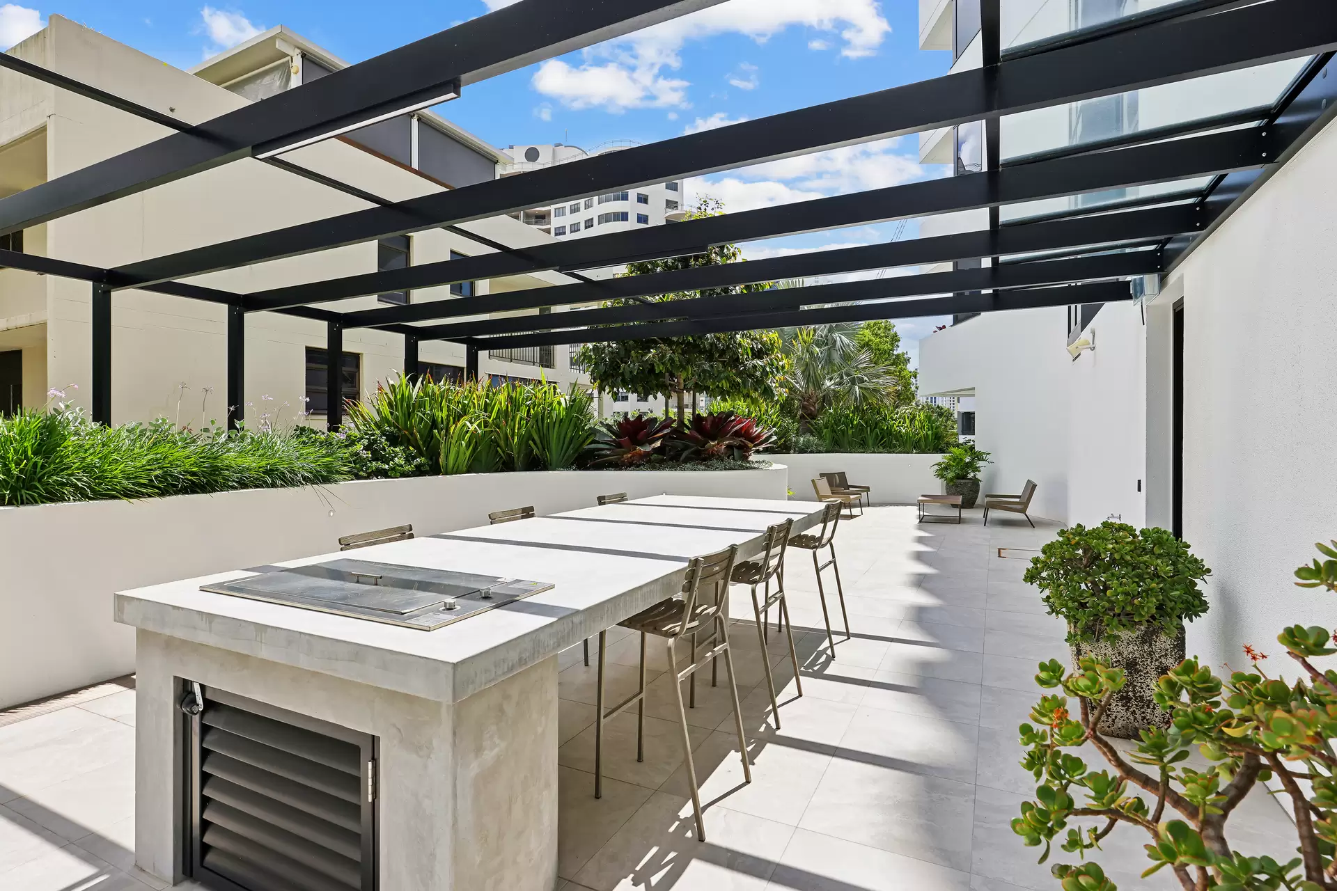 6/24 Woodroffe Avenue, Main Beach Sold by Queensland Sotheby's International Realty - image 1