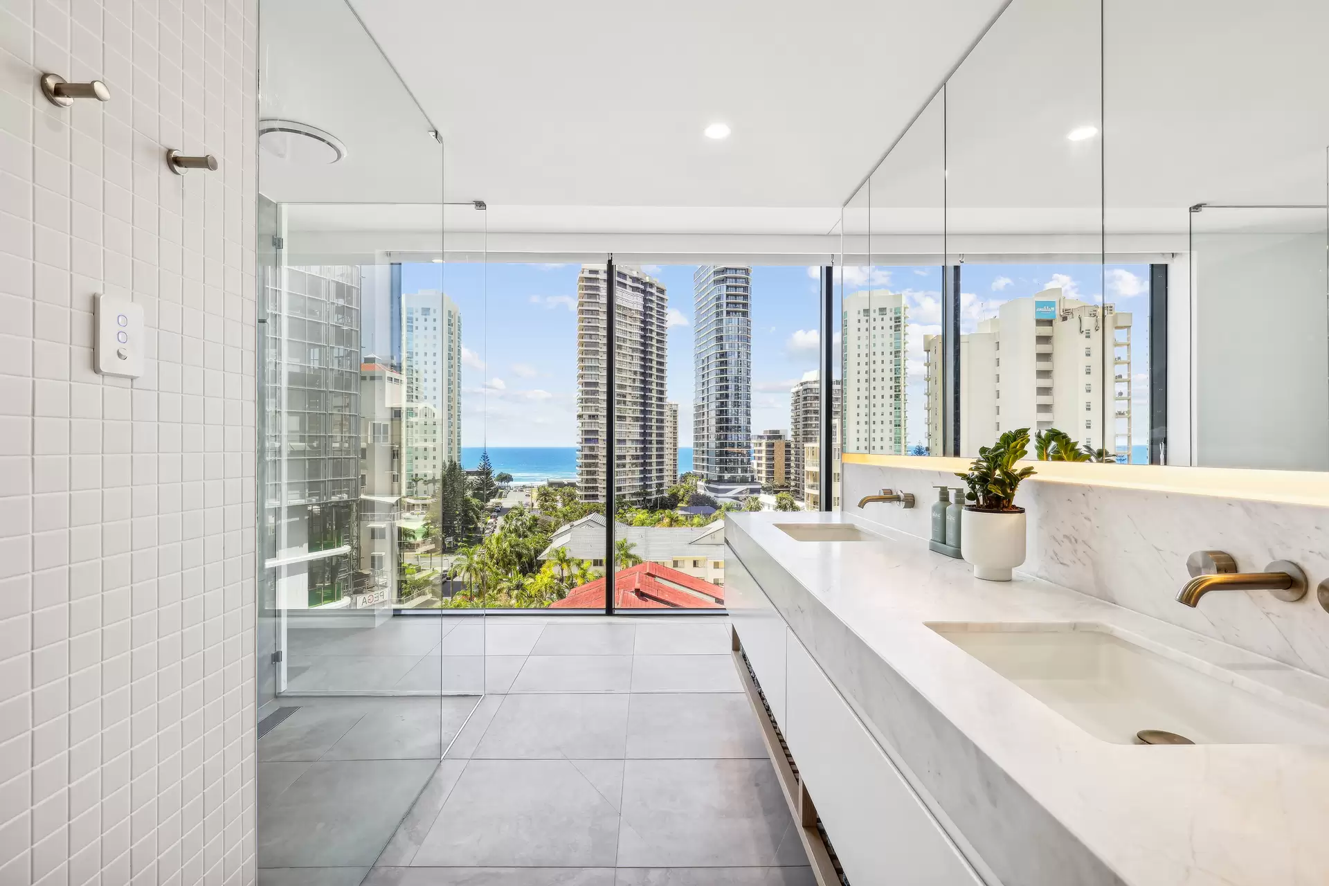 6/24 Woodroffe Avenue, Main Beach Sold by Queensland Sotheby's International Realty - image 1