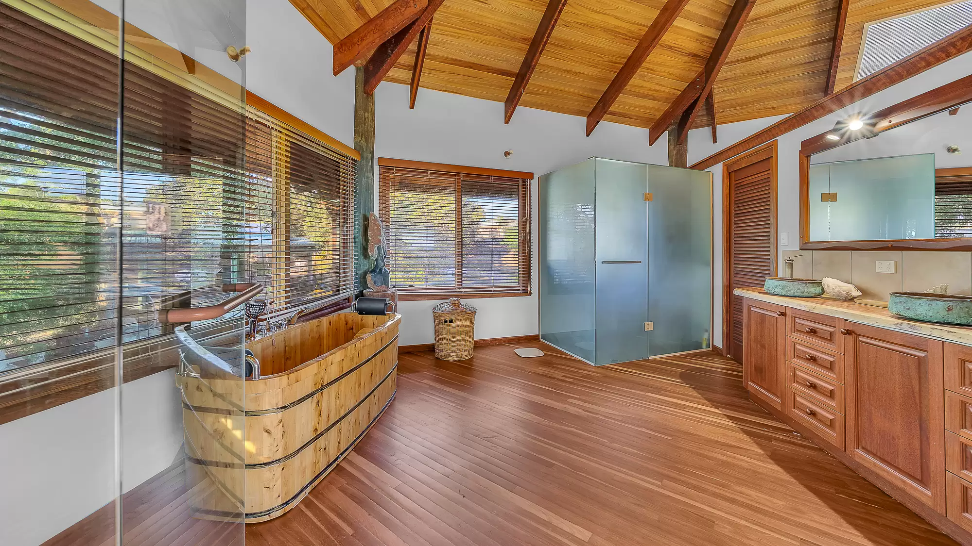 2-4 Gloucester Avenue, Hideaway Bay Sold by Queensland Sotheby's International Realty - image 1