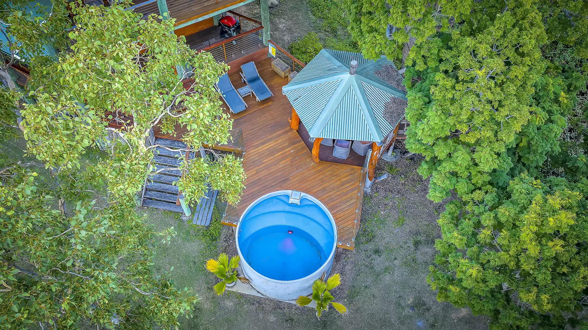 2-4 Gloucester Avenue, Hideaway Bay Sold by Queensland Sotheby's International Realty - image 1