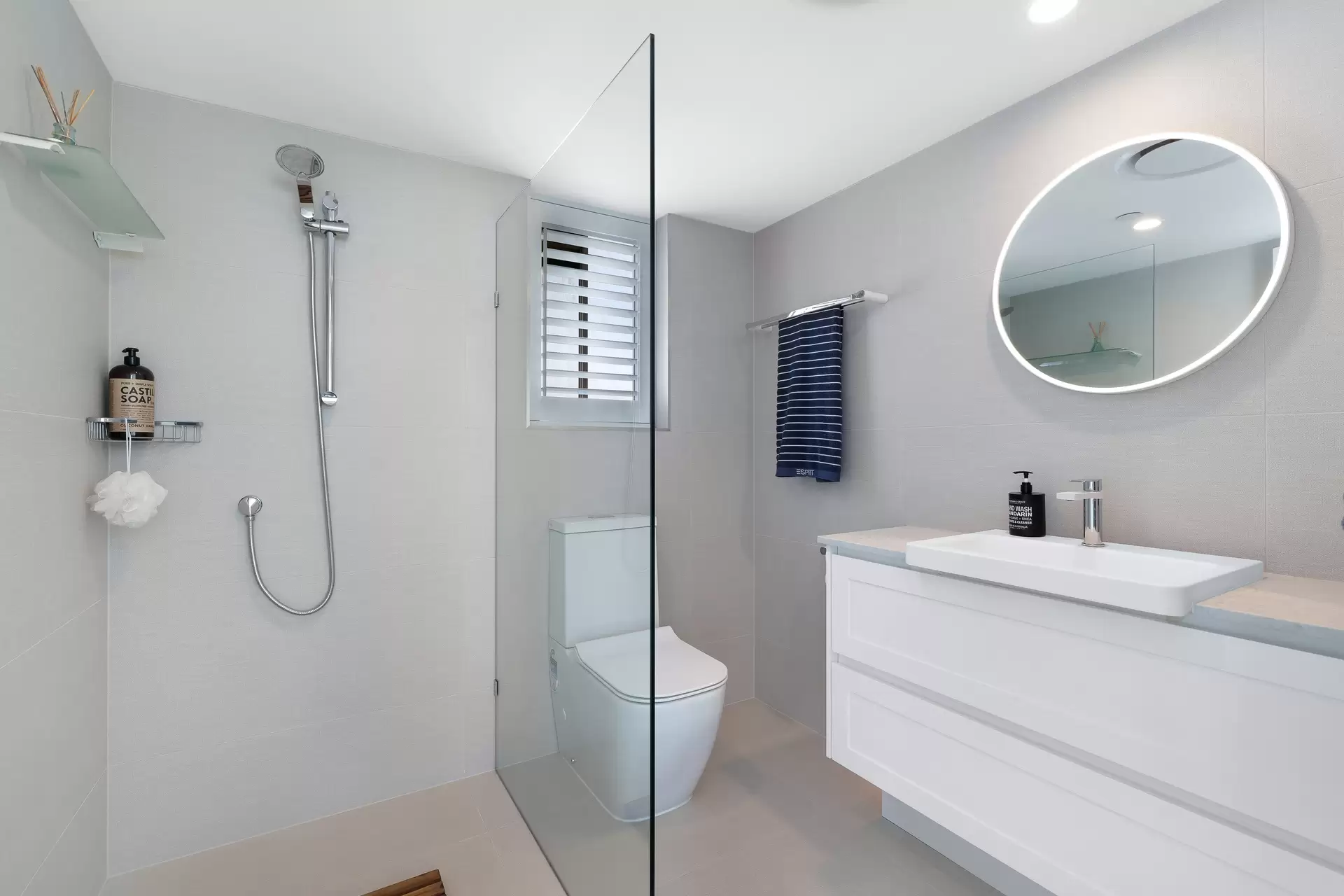 49/20 Cronin Avenue, Main Beach Sold by Queensland Sotheby's International Realty - image 1