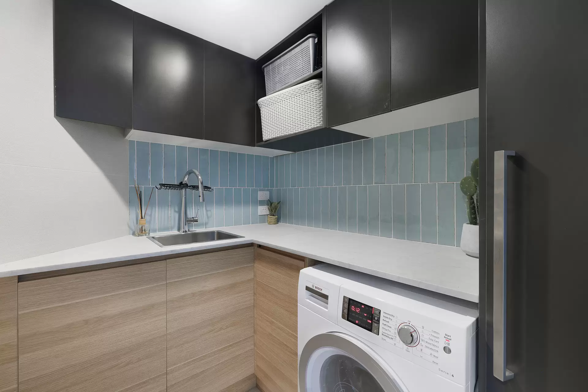 49/20 Cronin Avenue, Main Beach Sold by Queensland Sotheby's International Realty - image 1