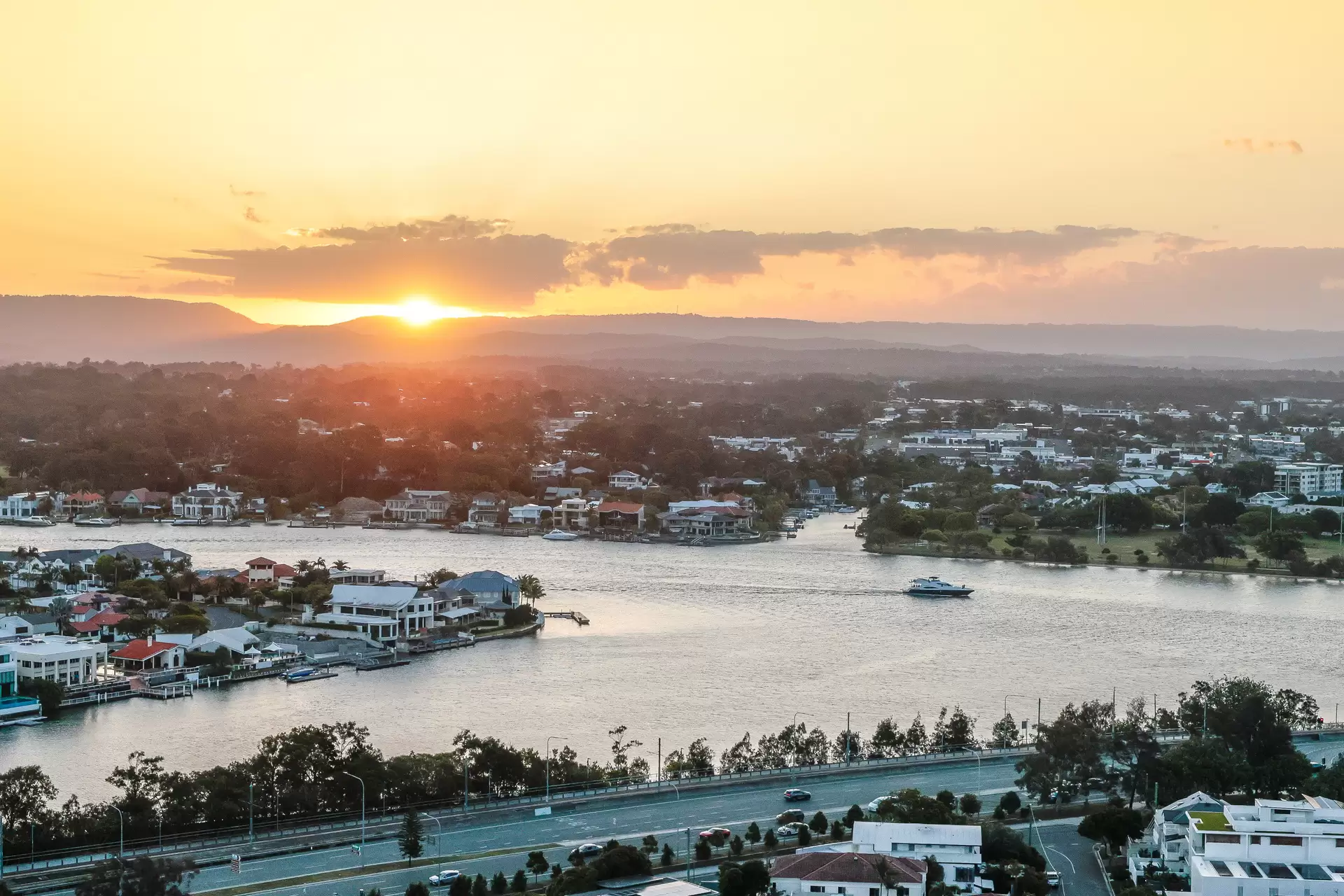 49/20 Cronin Avenue, Main Beach Sold by Queensland Sotheby's International Realty - image 1