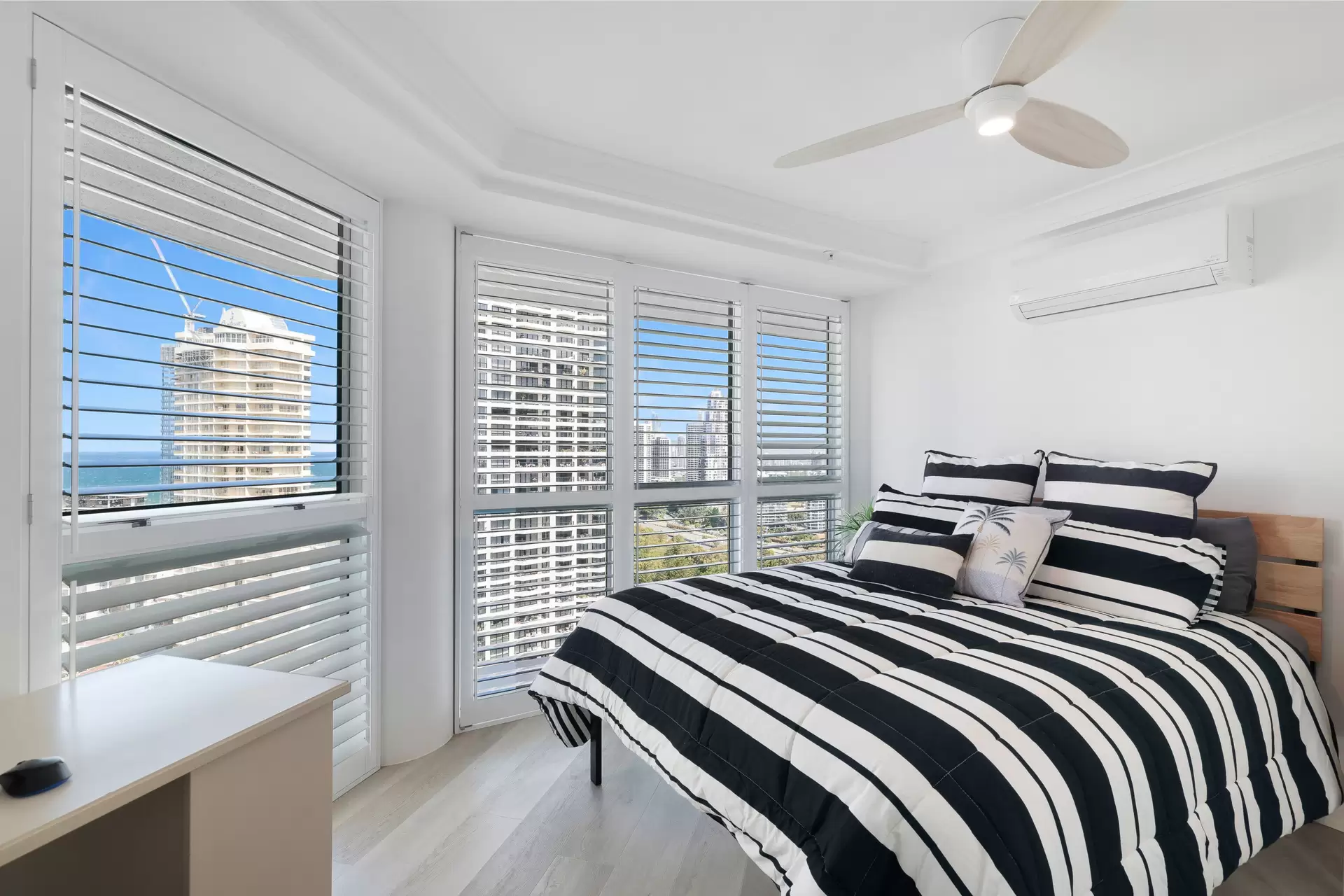 49/20 Cronin Avenue, Main Beach Sold by Queensland Sotheby's International Realty - image 1