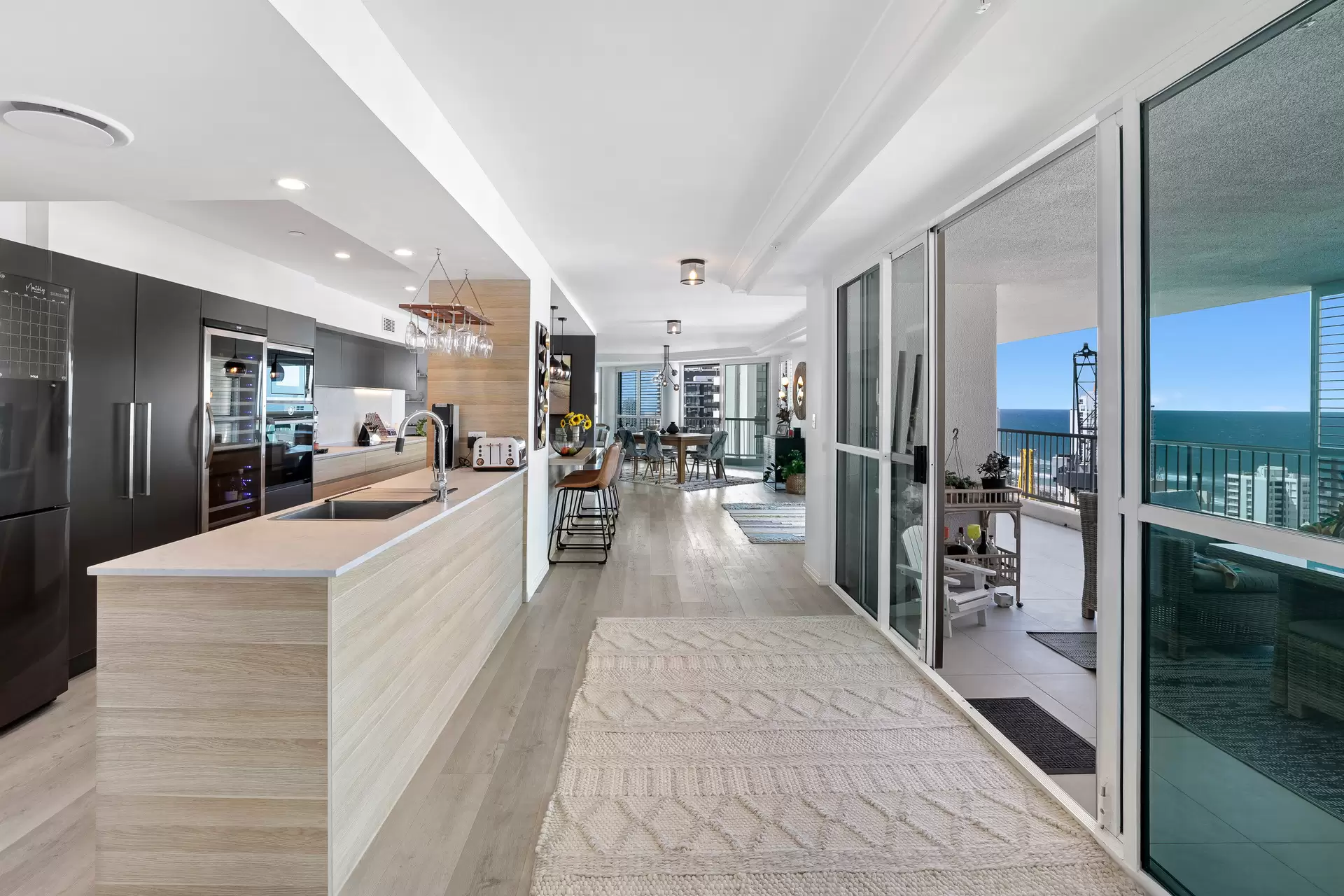 49/20 Cronin Avenue, Main Beach Sold by Queensland Sotheby's International Realty - image 1